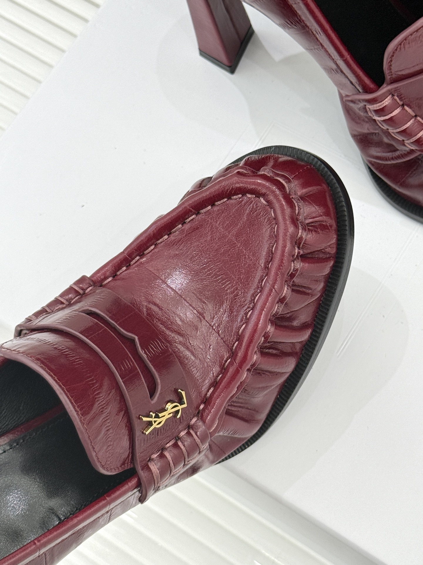 Saint Lauren*圣罗兰26WF新品YSL小logo高跟鞋乐福鞋标志性的小logo是这双鞋的灵魂