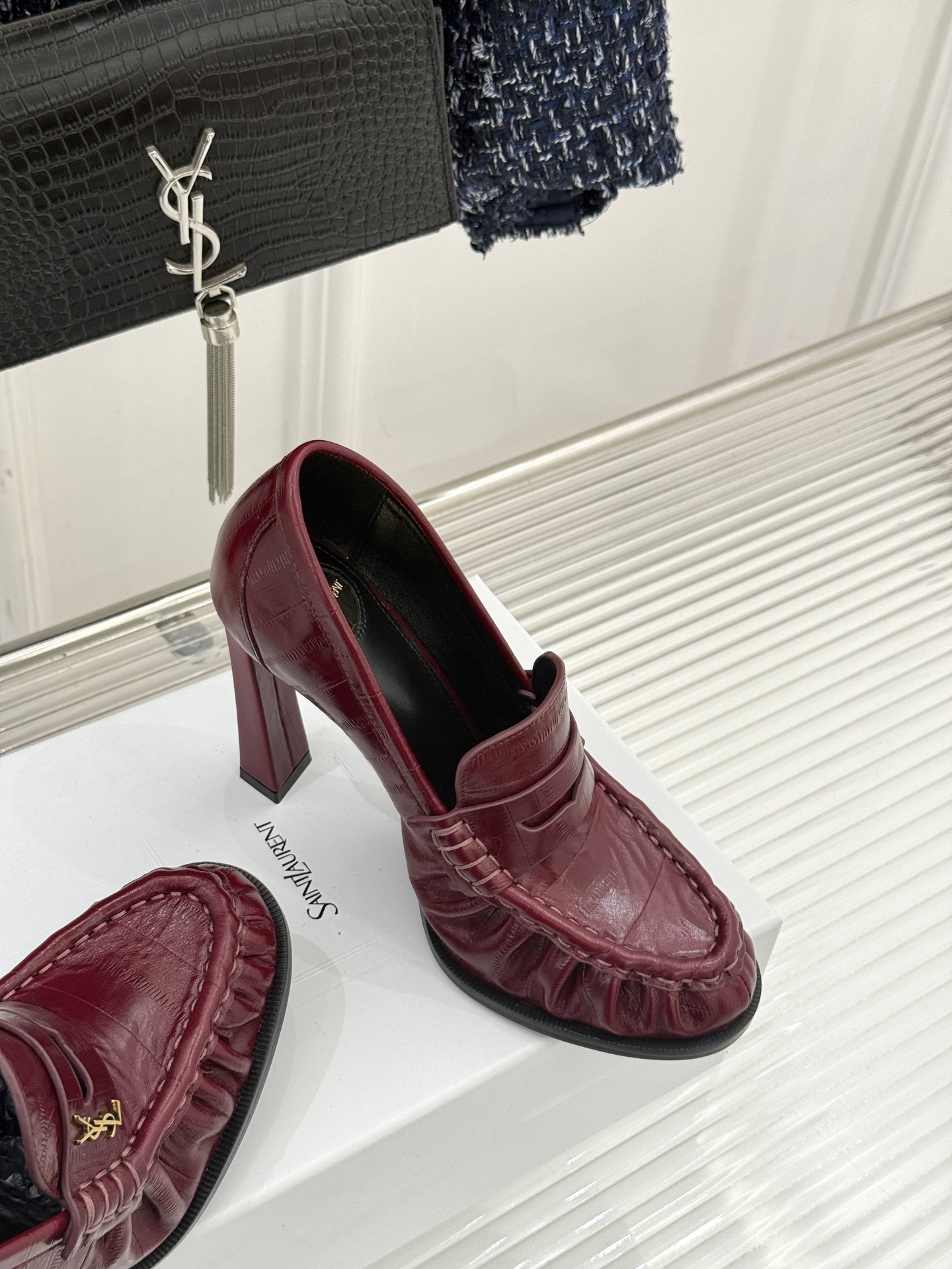 Saint Lauren*圣罗兰26WF新品YSL小logo高跟鞋乐福鞋标志性的小logo是这双鞋的灵魂