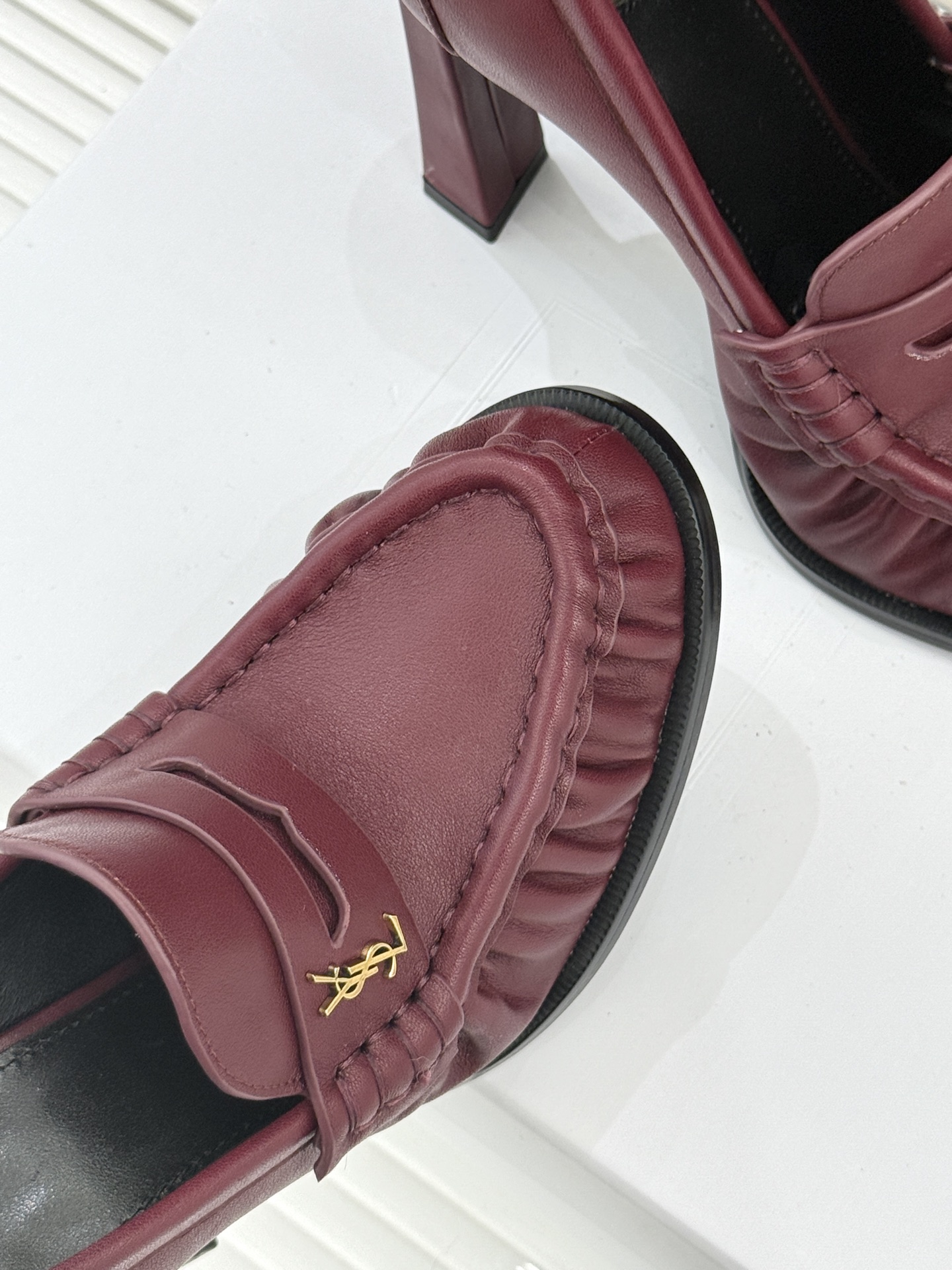 Saint Lauren*圣罗兰26WF新品YSL小logo高跟鞋乐福鞋标志性的小logo是这双鞋的灵魂