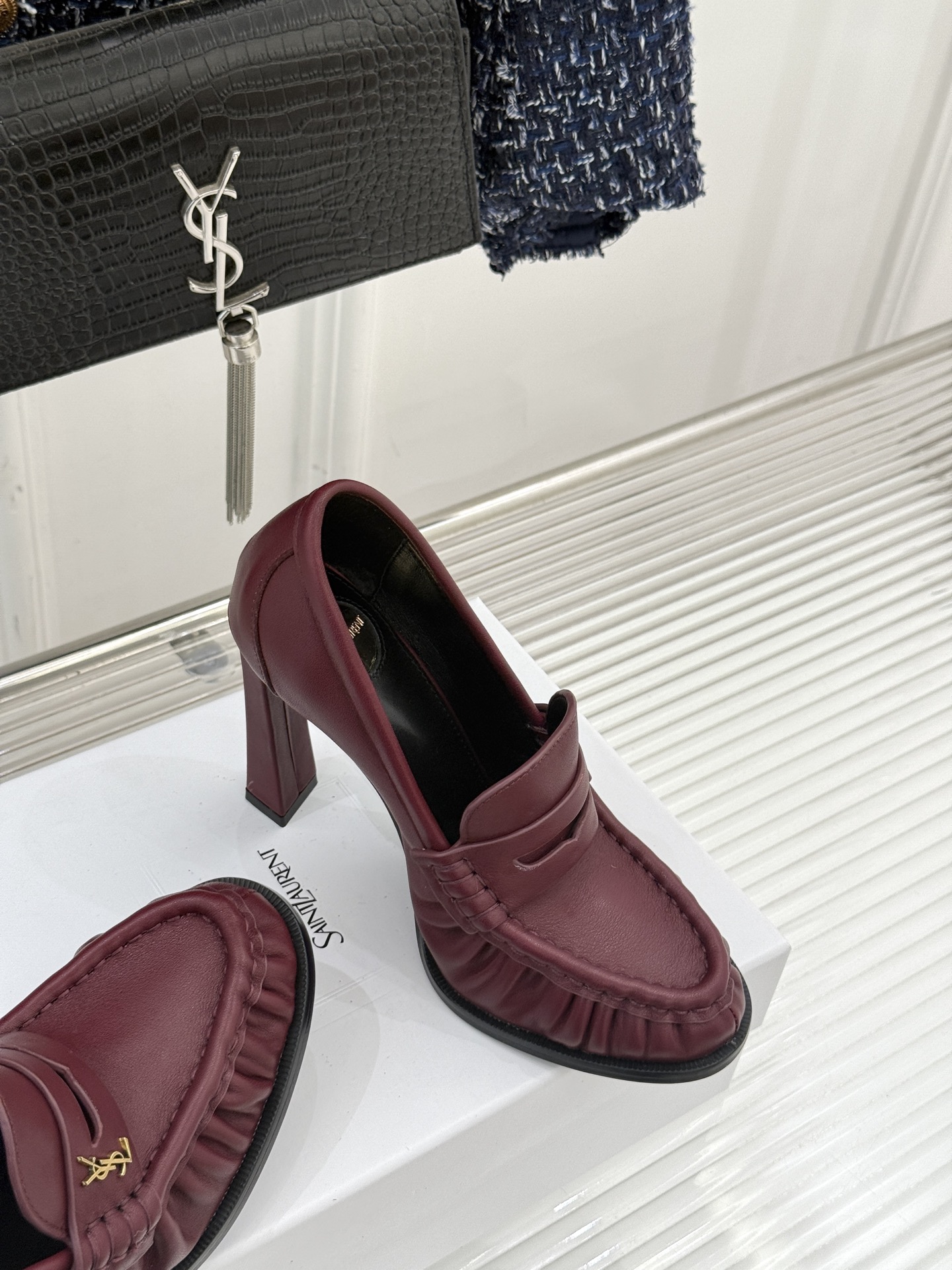 Saint Lauren*圣罗兰26WF新品YSL小logo高跟鞋乐福鞋标志性的小logo是这双鞋的灵魂