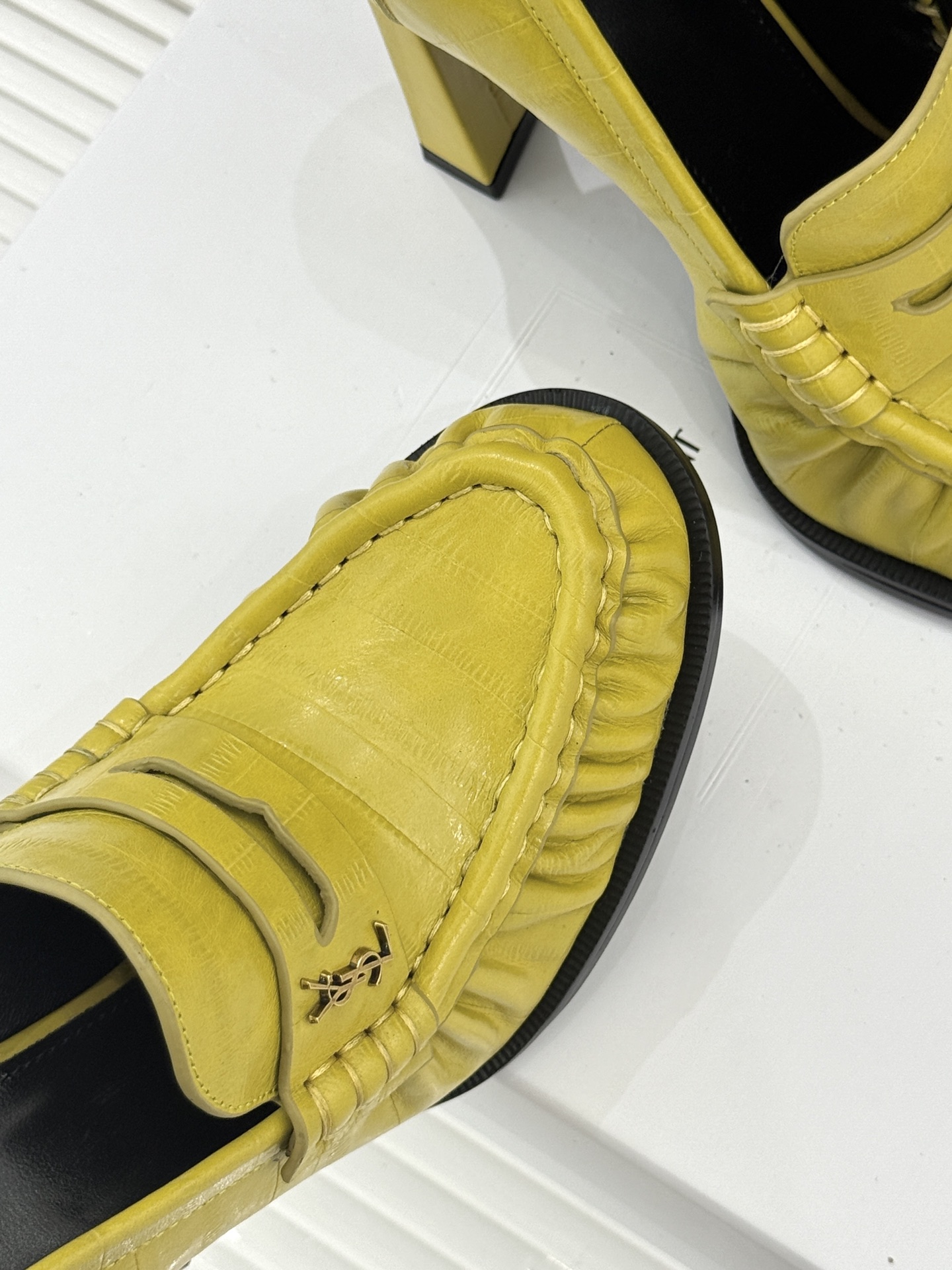 Saint Lauren*圣罗兰26WF新品YSL小logo高跟鞋乐福鞋标志性的小logo是这双鞋的灵魂