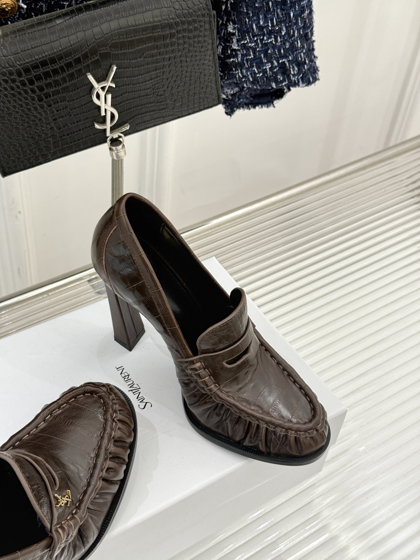 Saint Lauren*圣罗兰26WF新品YSL小logo高跟鞋乐福鞋标志性的小logo是这双鞋的灵魂