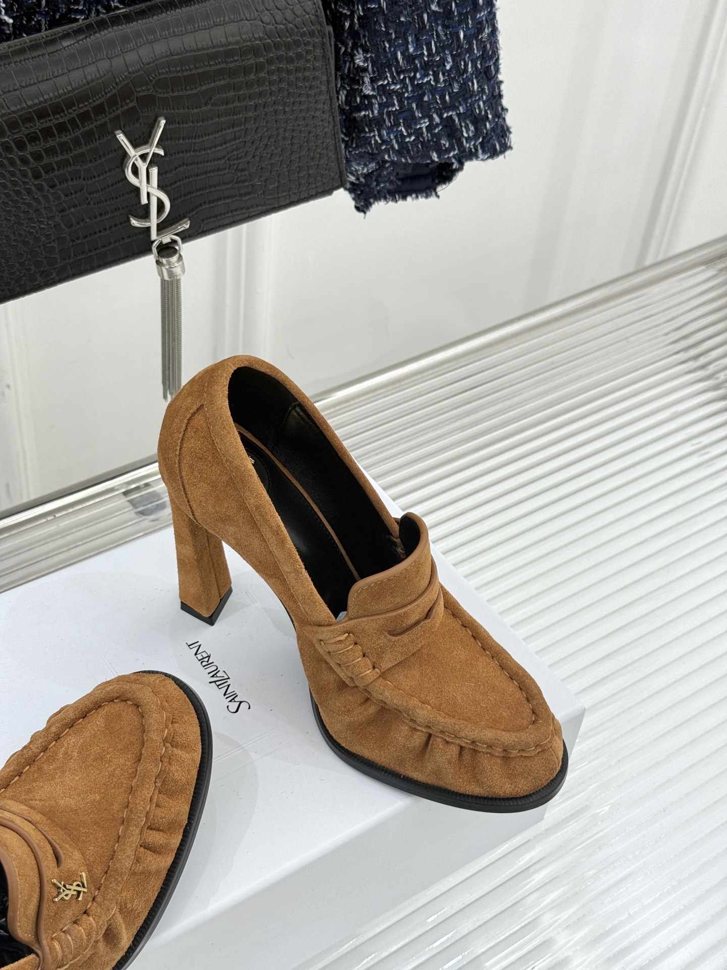 Saint Lauren*圣罗兰26WF新品YSL小logo高跟鞋乐福鞋标志性的小logo是这双鞋的灵魂