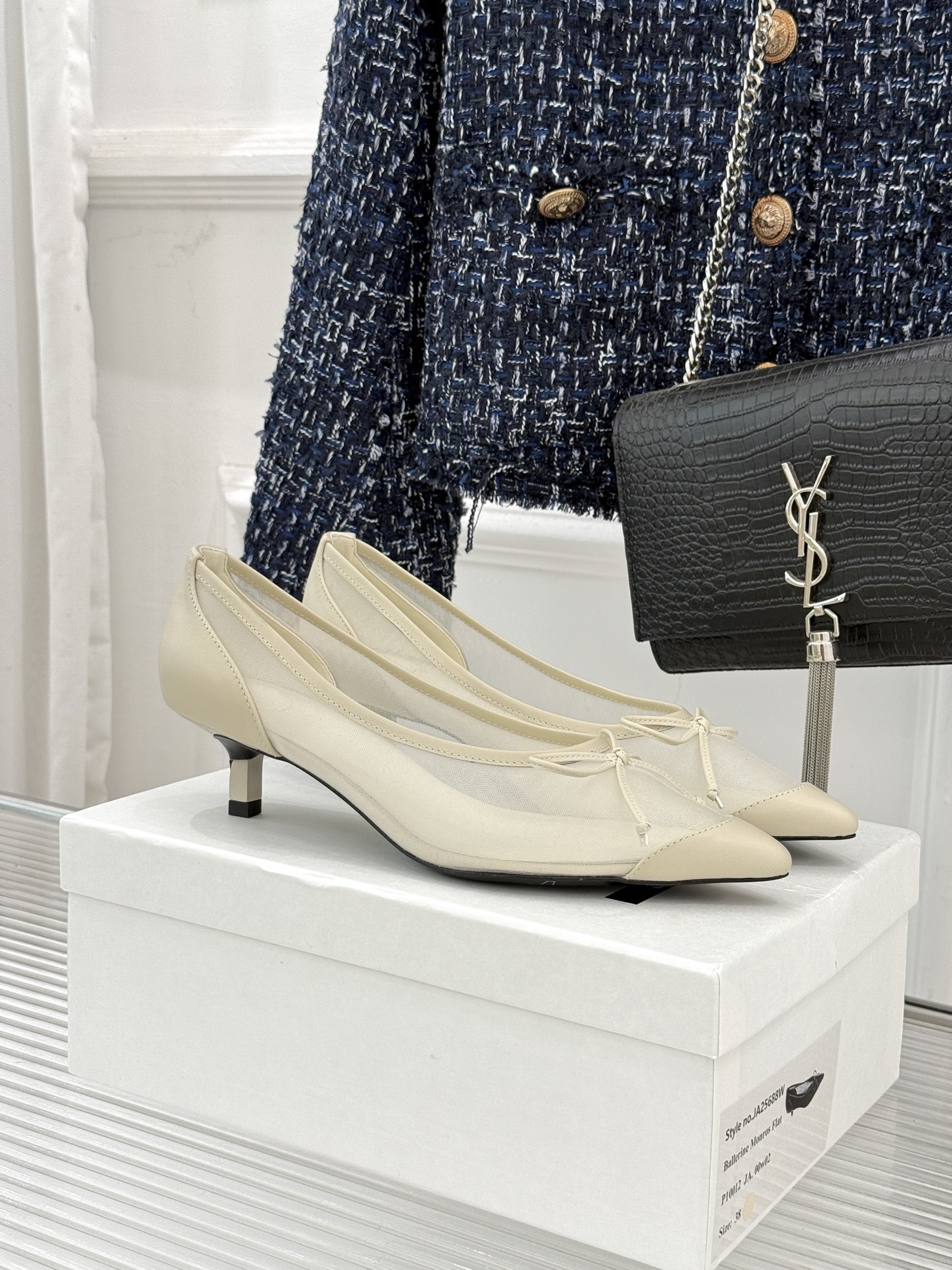 Jacquemus25WF新品网纱蝴蝶结尖头猫跟单鞋高跟鞋以极简线条勾勒法式浪漫让每一步都带着南法阳光的