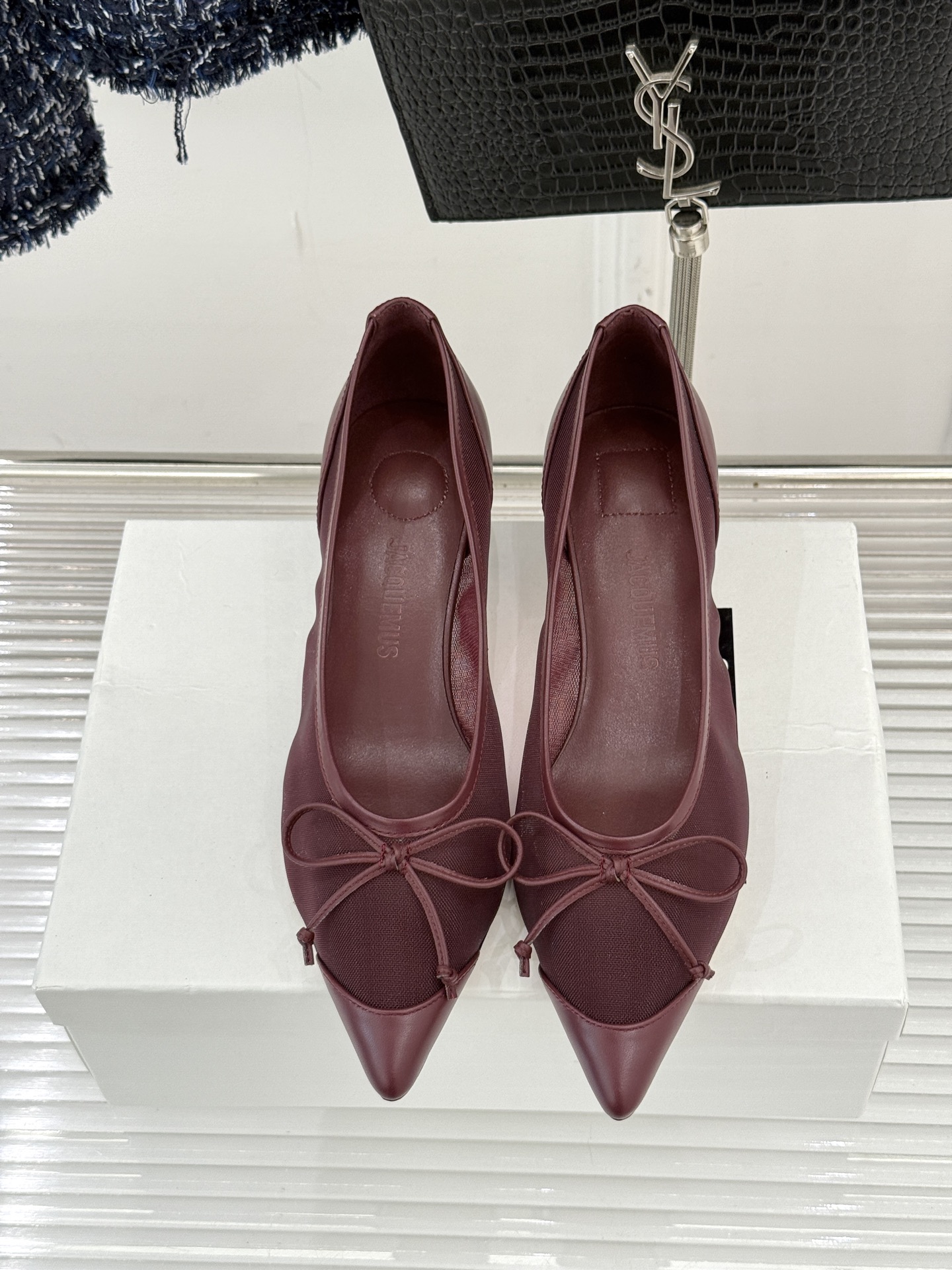 Jacquemus25WF新品网纱蝴蝶结尖头猫跟单鞋高跟鞋以极简线条勾勒法式浪漫让每一步都带着南法阳光的