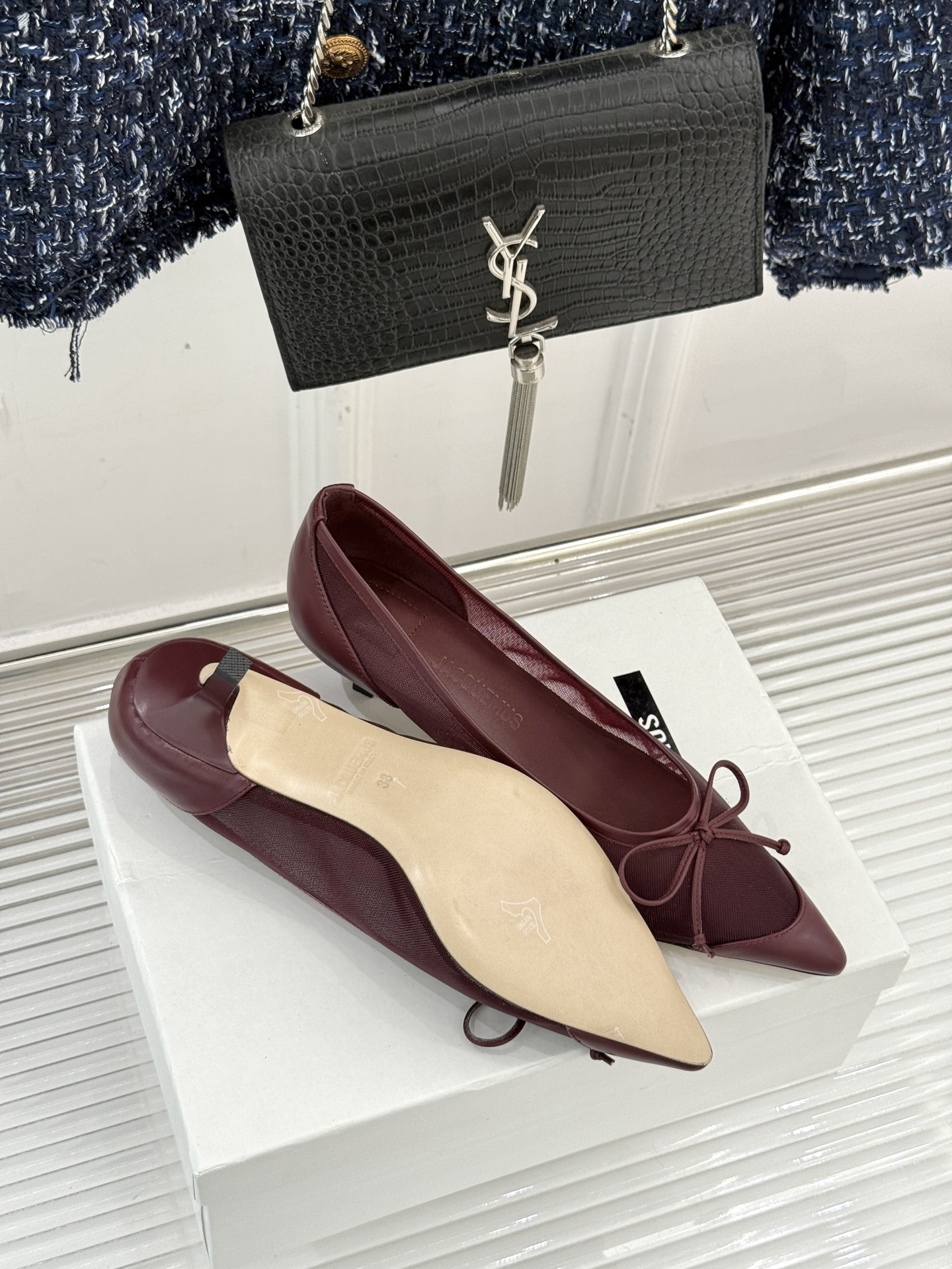 Jacquemus25WF新品网纱蝴蝶结尖头猫跟单鞋高跟鞋以极简线条勾勒法式浪漫让每一步都带着南法阳光的