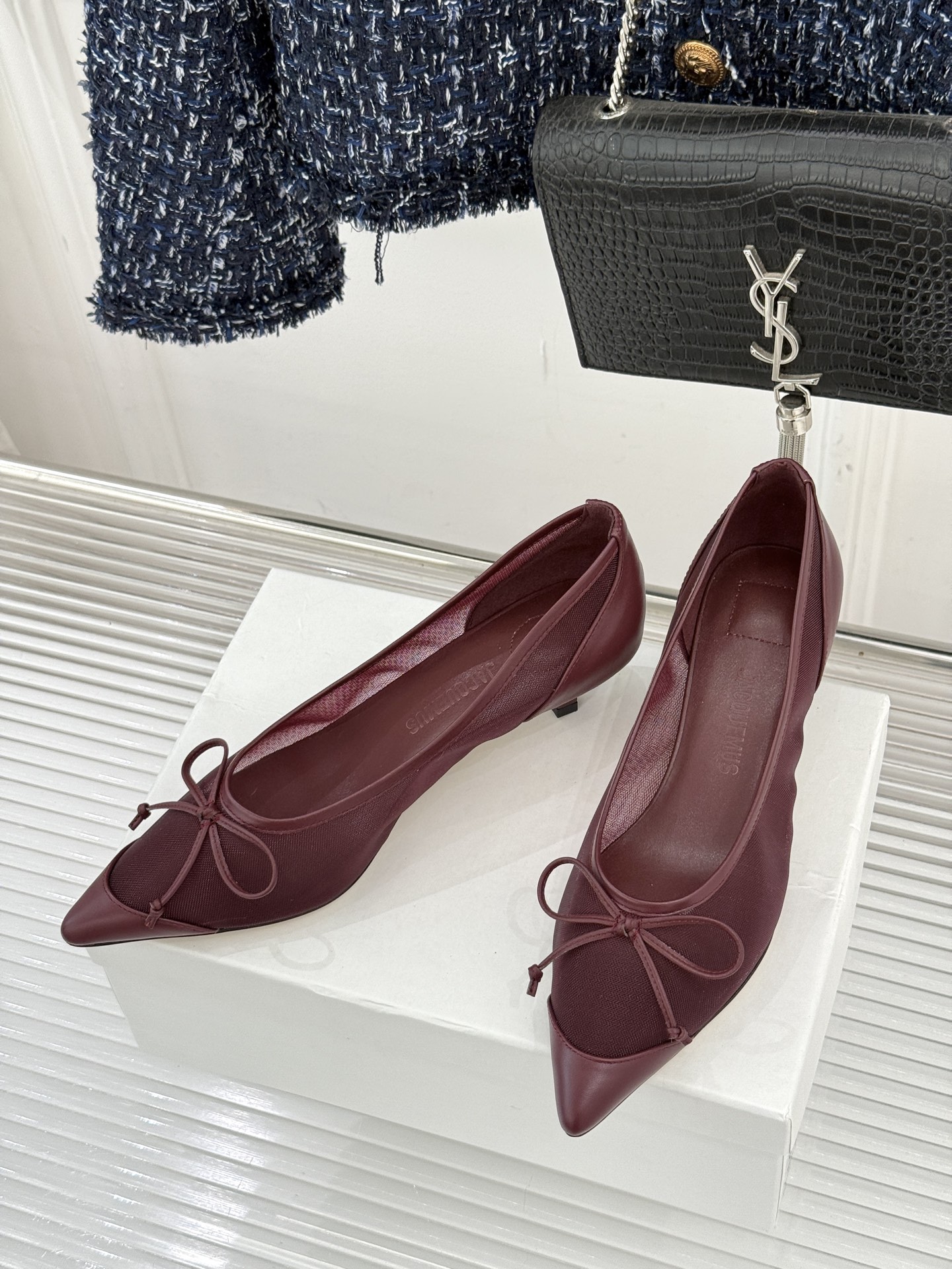 Jacquemus25WF新品网纱蝴蝶结尖头猫跟单鞋高跟鞋以极简线条勾勒法式浪漫让每一步都带着南法阳光的