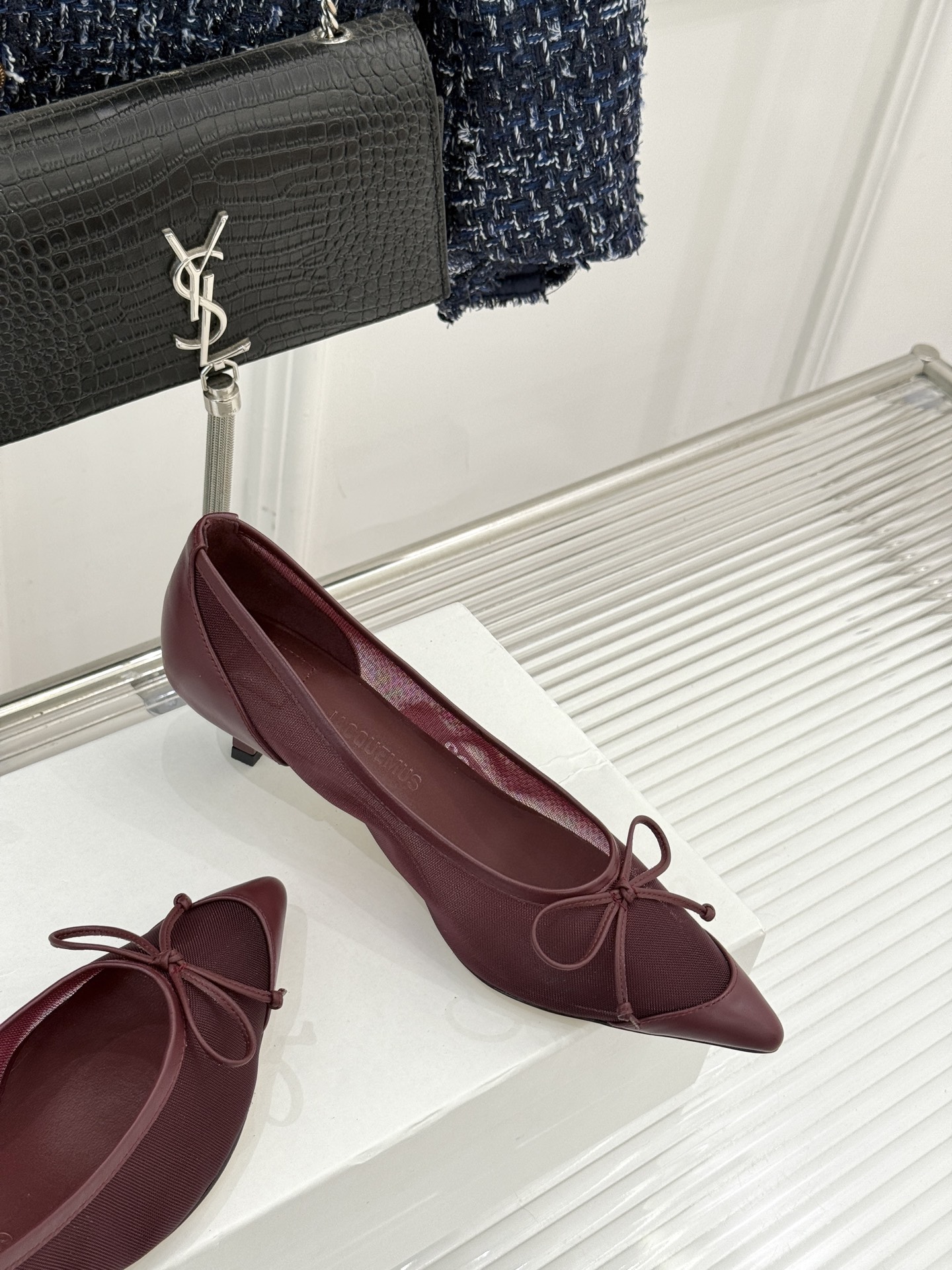 Jacquemus25WF新品网纱蝴蝶结尖头猫跟单鞋高跟鞋以极简线条勾勒法式浪漫让每一步都带着南法阳光的