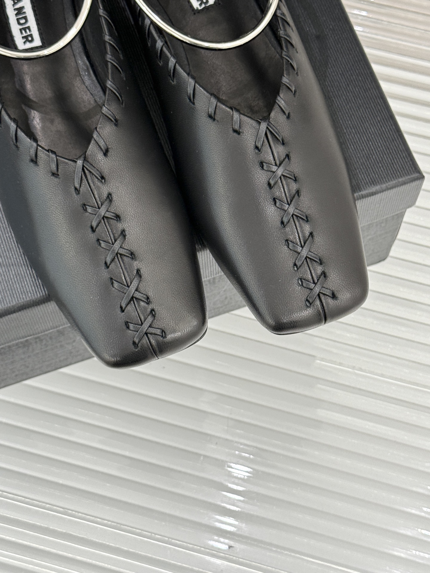 Jil Sander/吉尔桑达经典脚环编织方头平底女巫芭蕾舞玛丽珍鞋以“少即是多”的品牌哲思为骨将复古与