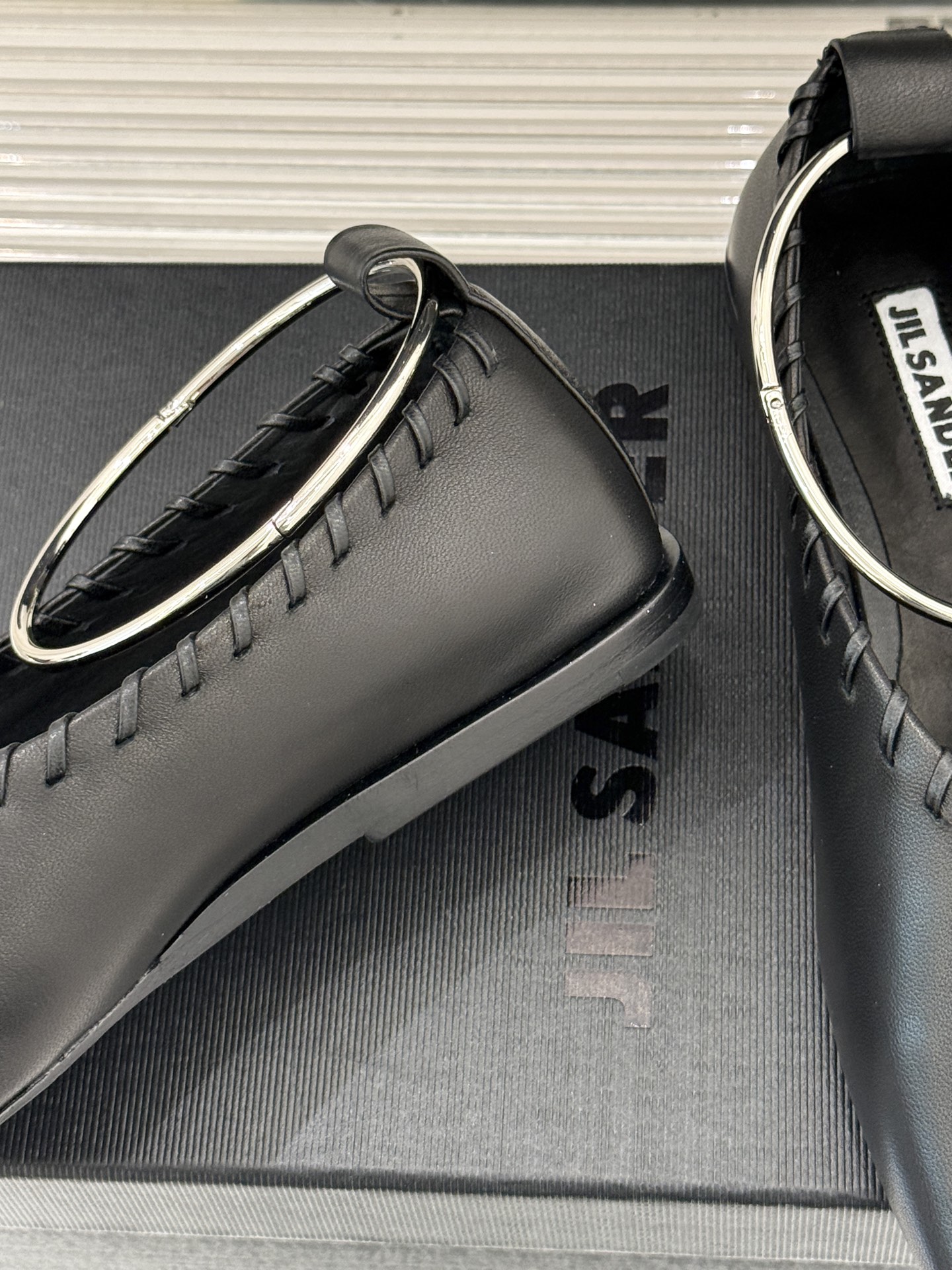 Jil Sander/吉尔桑达经典脚环编织方头平底女巫芭蕾舞玛丽珍鞋以“少即是多”的品牌哲思为骨将复古与