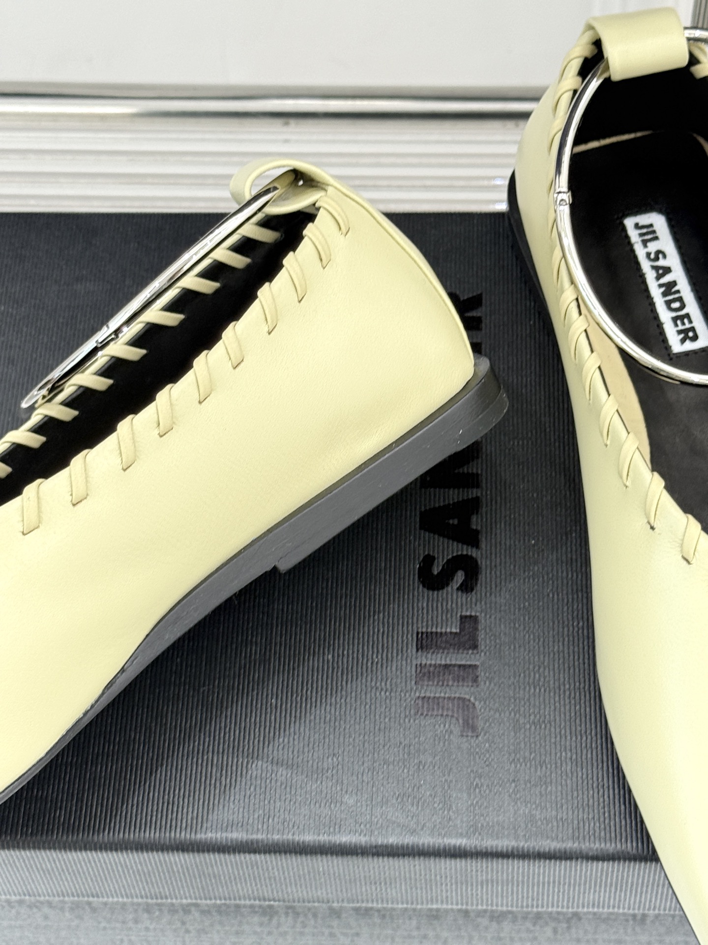 Jil Sander/吉尔桑达经典脚环编织方头平底女巫芭蕾舞玛丽珍鞋以“少即是多”的品牌哲思为骨将复古与