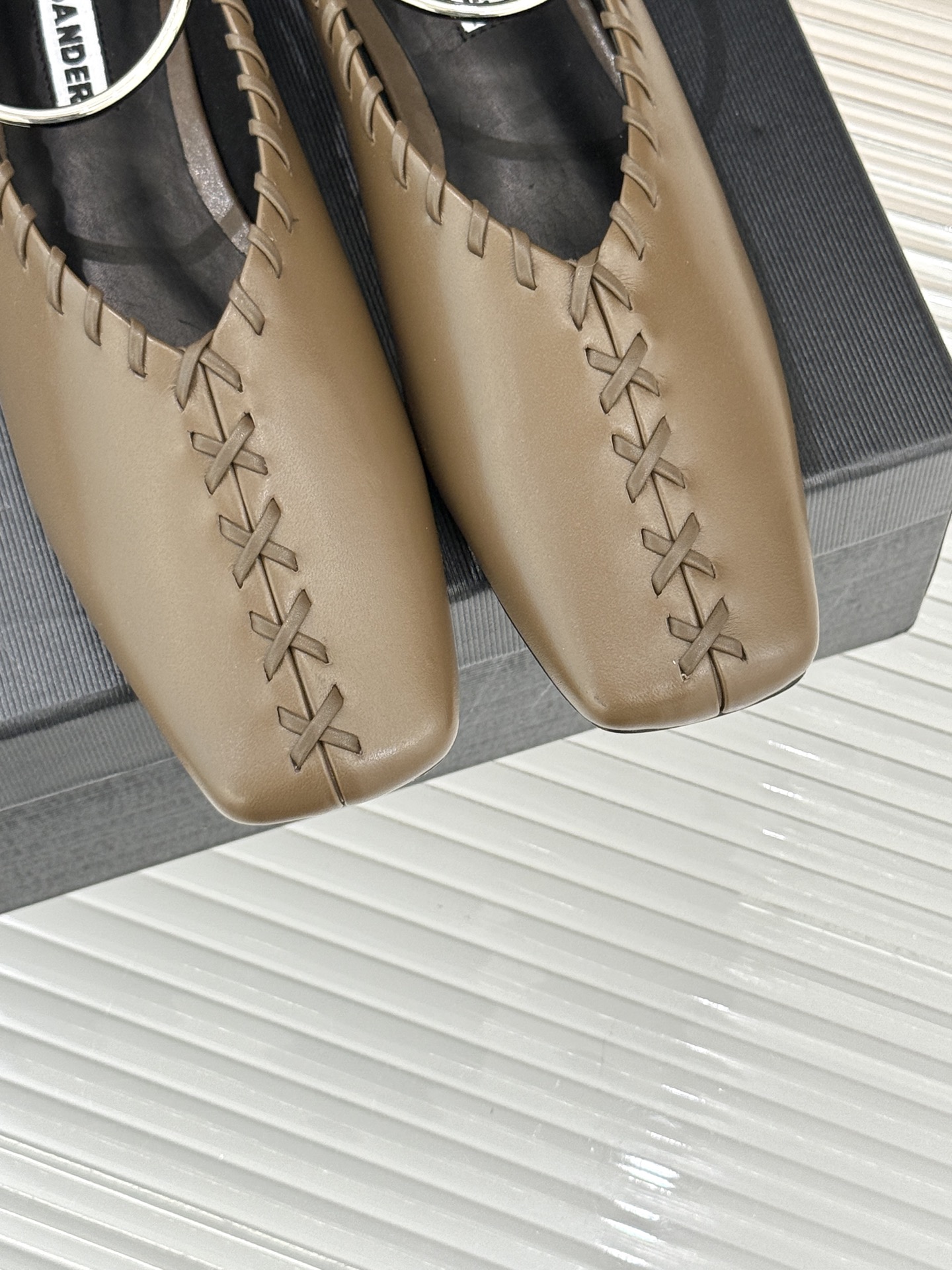 Jil Sander/吉尔桑达经典脚环编织方头平底女巫芭蕾舞玛丽珍鞋以“少即是多”的品牌哲思为骨将复古与