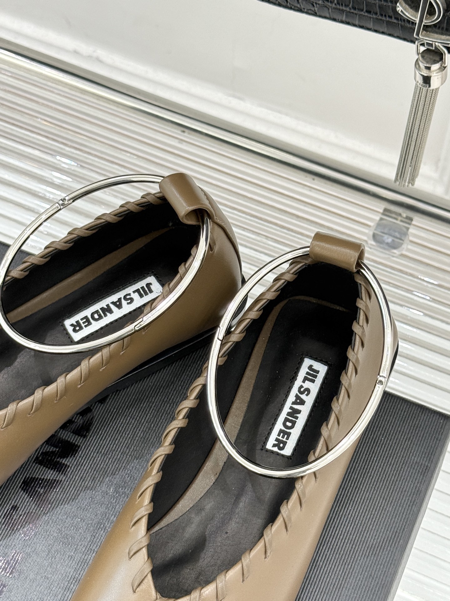 Jil Sander/吉尔桑达经典脚环编织方头平底女巫芭蕾舞玛丽珍鞋以“少即是多”的品牌哲思为骨将复古与