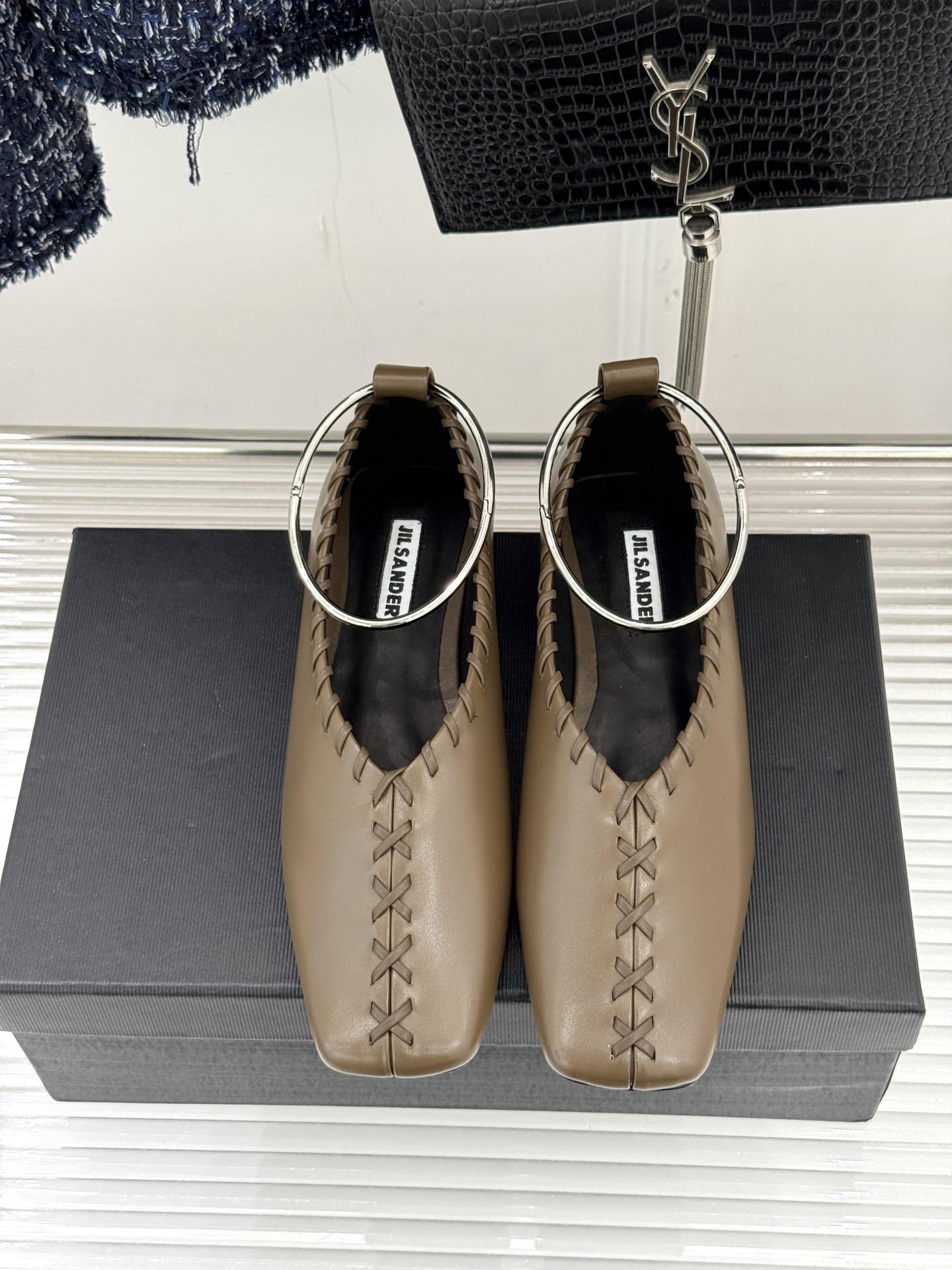 Jil Sander/吉尔桑达经典脚环编织方头平底女巫芭蕾舞玛丽珍鞋以“少即是多”的品牌哲思为骨将复古与