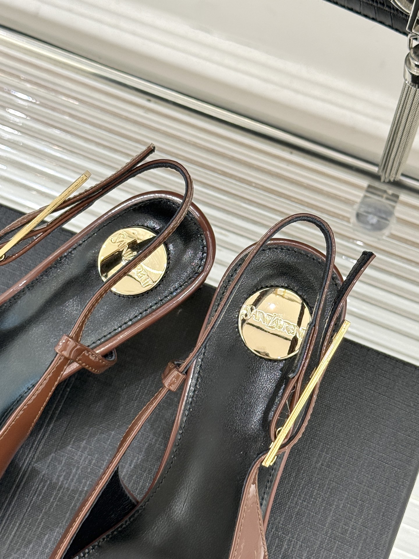 Saint Lauren*YSL圣罗兰26WF新品性感尖头高跟凉鞋简直是为想在夏日slay全场的姐妹而生