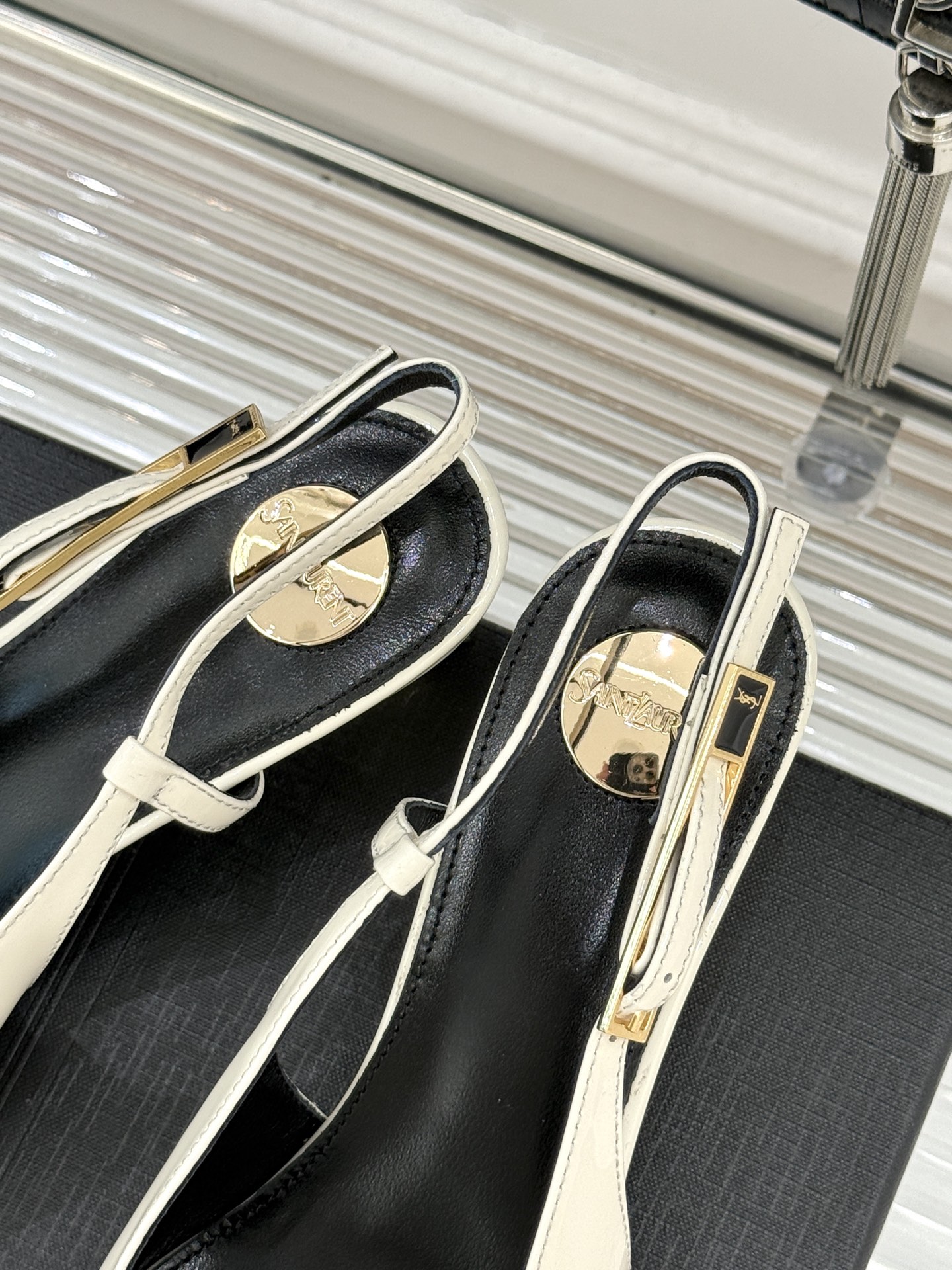 Saint Lauren*YSL圣罗兰26WF新品性感尖头高跟凉鞋简直是为想在夏日slay全场的姐妹而生