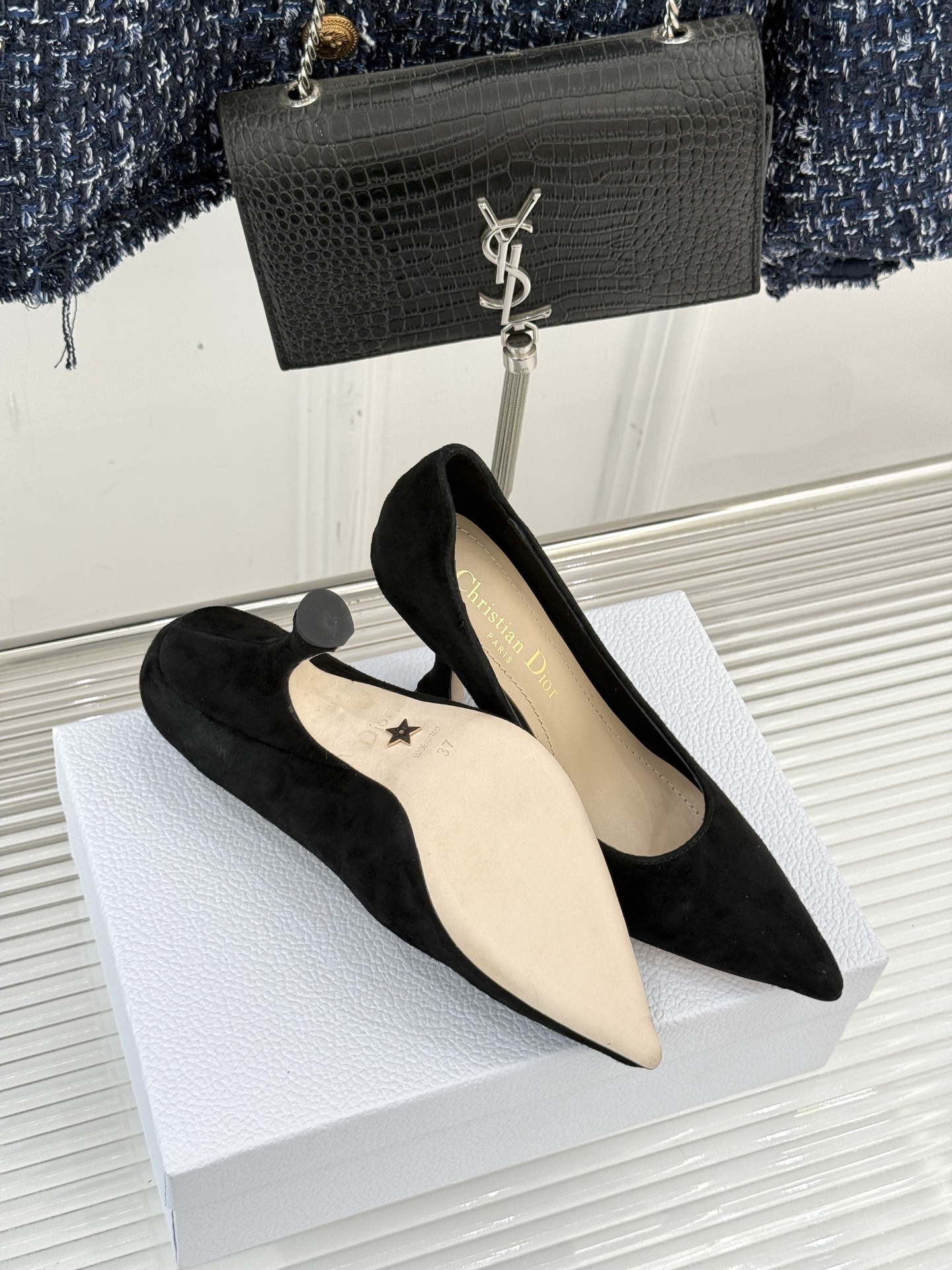 Dior/迪奥25WF新品极简尖头高跟鞋这款鞋以利落廓形重塑女性力量美学鞋跟高度拿捏得宜 既衬出修长腿线