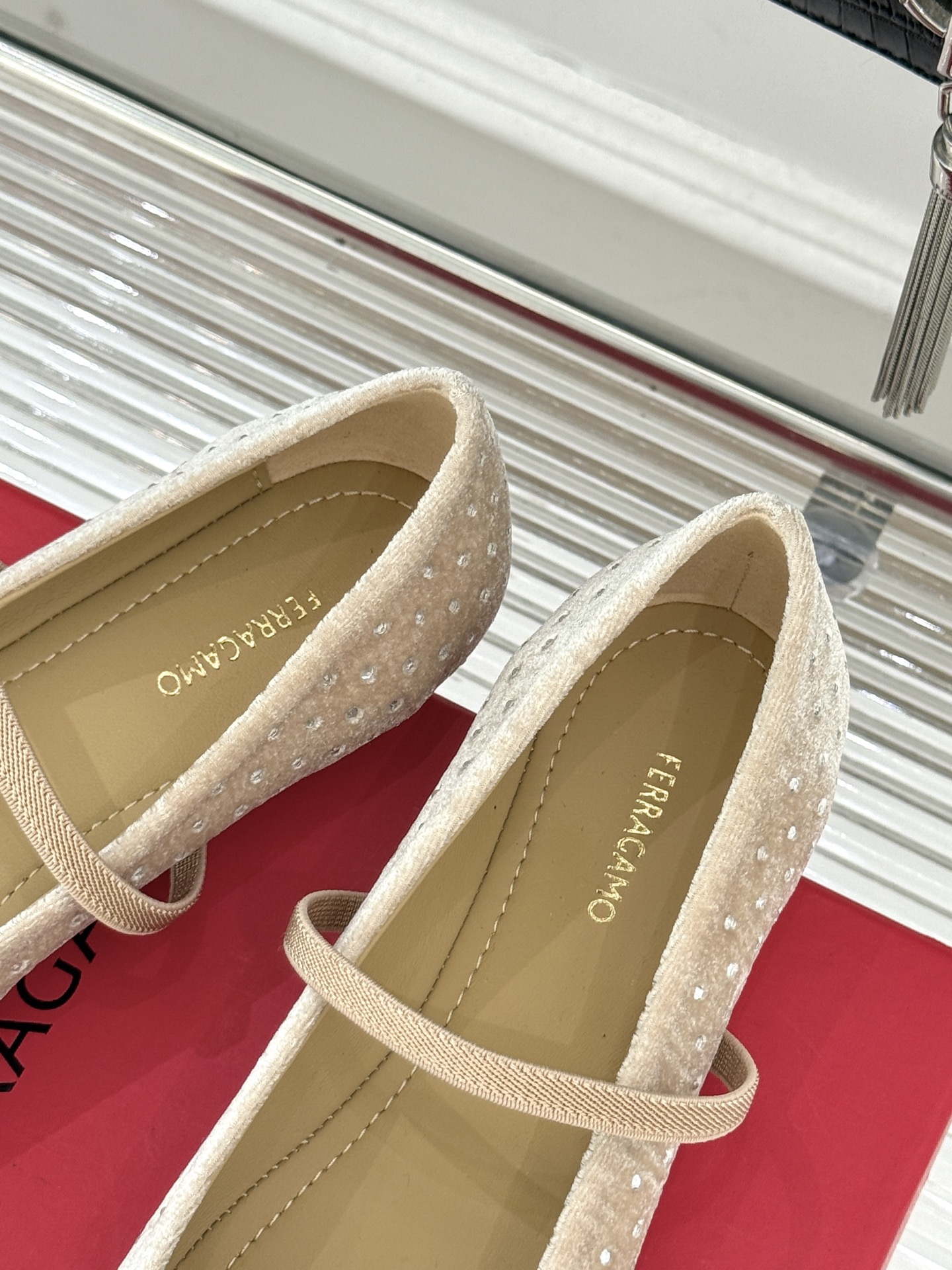 Ferragamo/菲拉格慕26AW早春方头水钻蝴蝶结扣玛丽珍鞋芭蕾舞鞋芭蕾舞鞋柔软天花板呀~气质优雅 