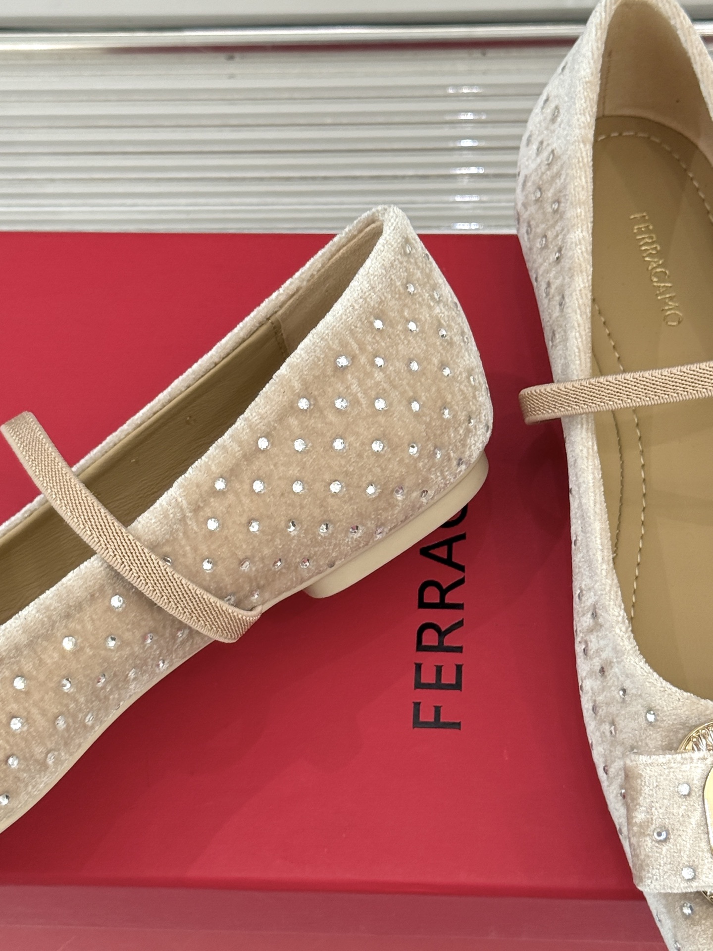 Ferragamo/菲拉格慕26AW早春方头水钻蝴蝶结扣玛丽珍鞋芭蕾舞鞋芭蕾舞鞋柔软天花板呀~气质优雅 