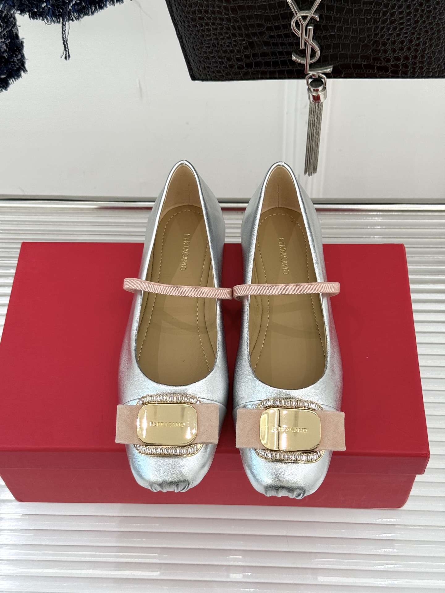Ferragamo/菲拉格慕26AW早春方头水钻蝴蝶结扣玛丽珍鞋芭蕾舞鞋芭蕾舞鞋柔软天花板呀~气质优雅 