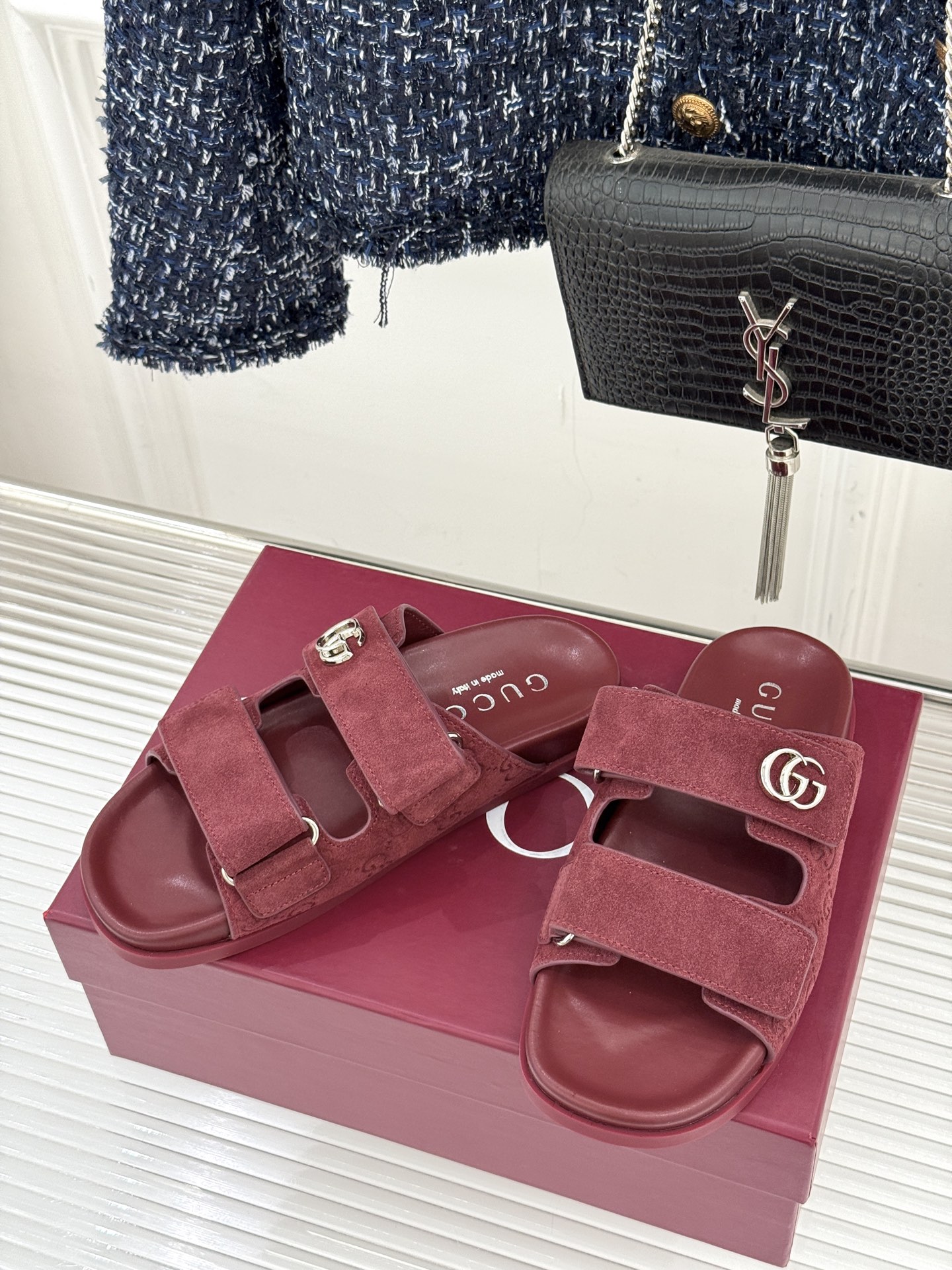 Gucci/古驰经典春夏新品双G扣沙滩魔术贴拖鞋夏天必备懒人福音鞋 谁穿谁美！很轻盈上脚意外的舒适 还不