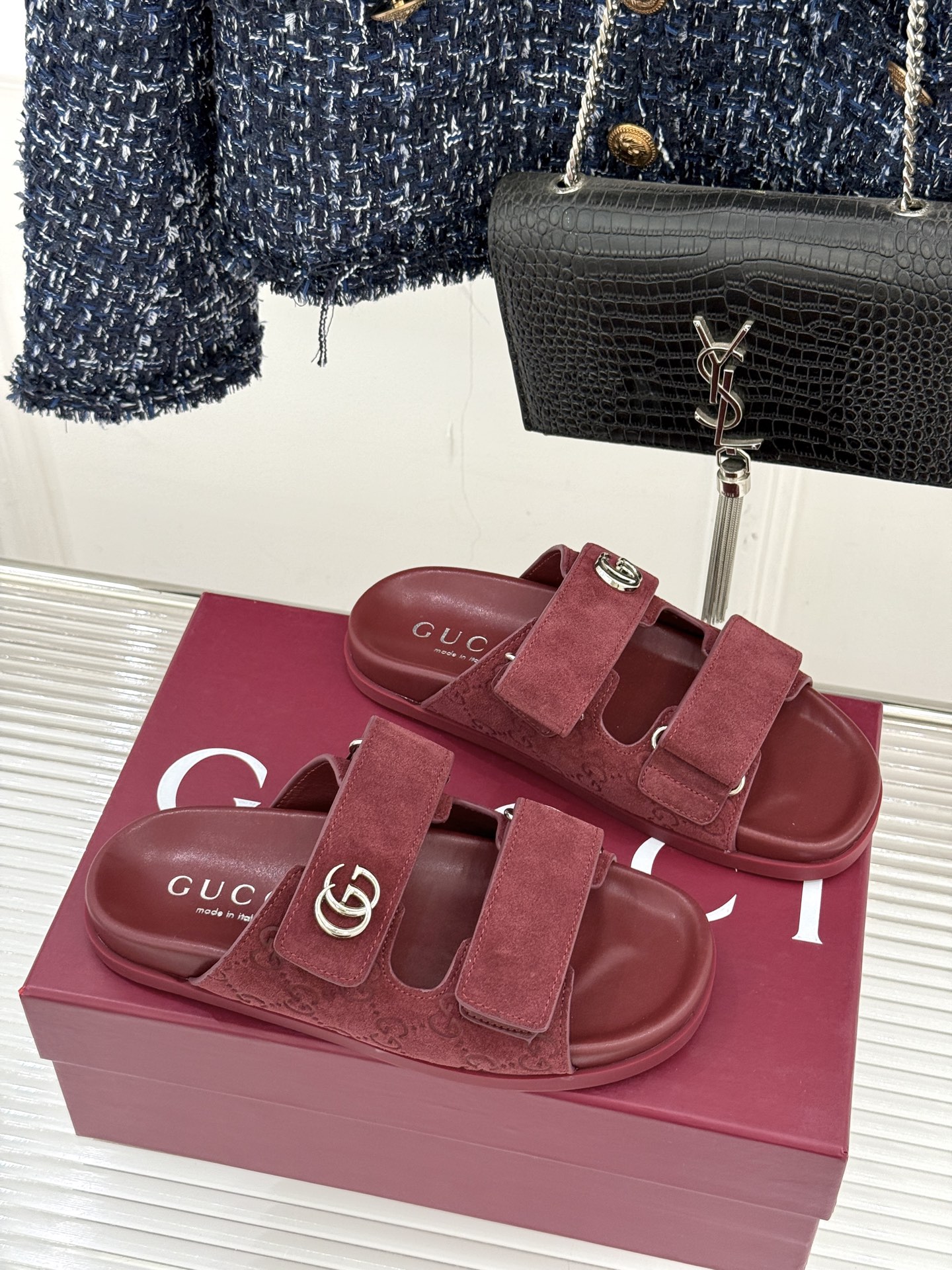 Gucci/古驰经典春夏新品双G扣沙滩魔术贴拖鞋夏天必备懒人福音鞋 谁穿谁美！很轻盈上脚意外的舒适 还不