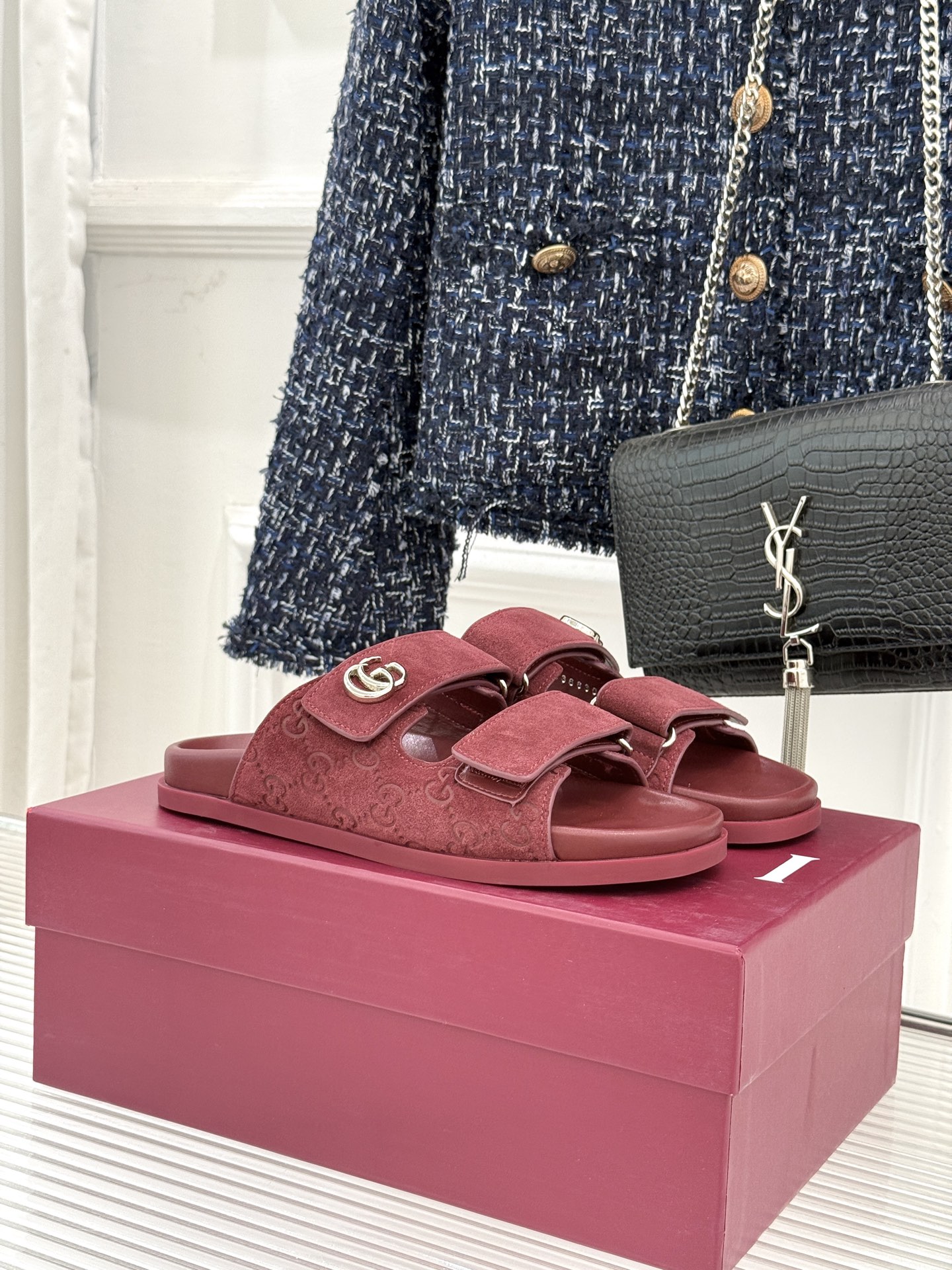 Gucci/古驰经典春夏新品双G扣沙滩魔术贴拖鞋夏天必备懒人福音鞋 谁穿谁美！很轻盈上脚意外的舒适 还不