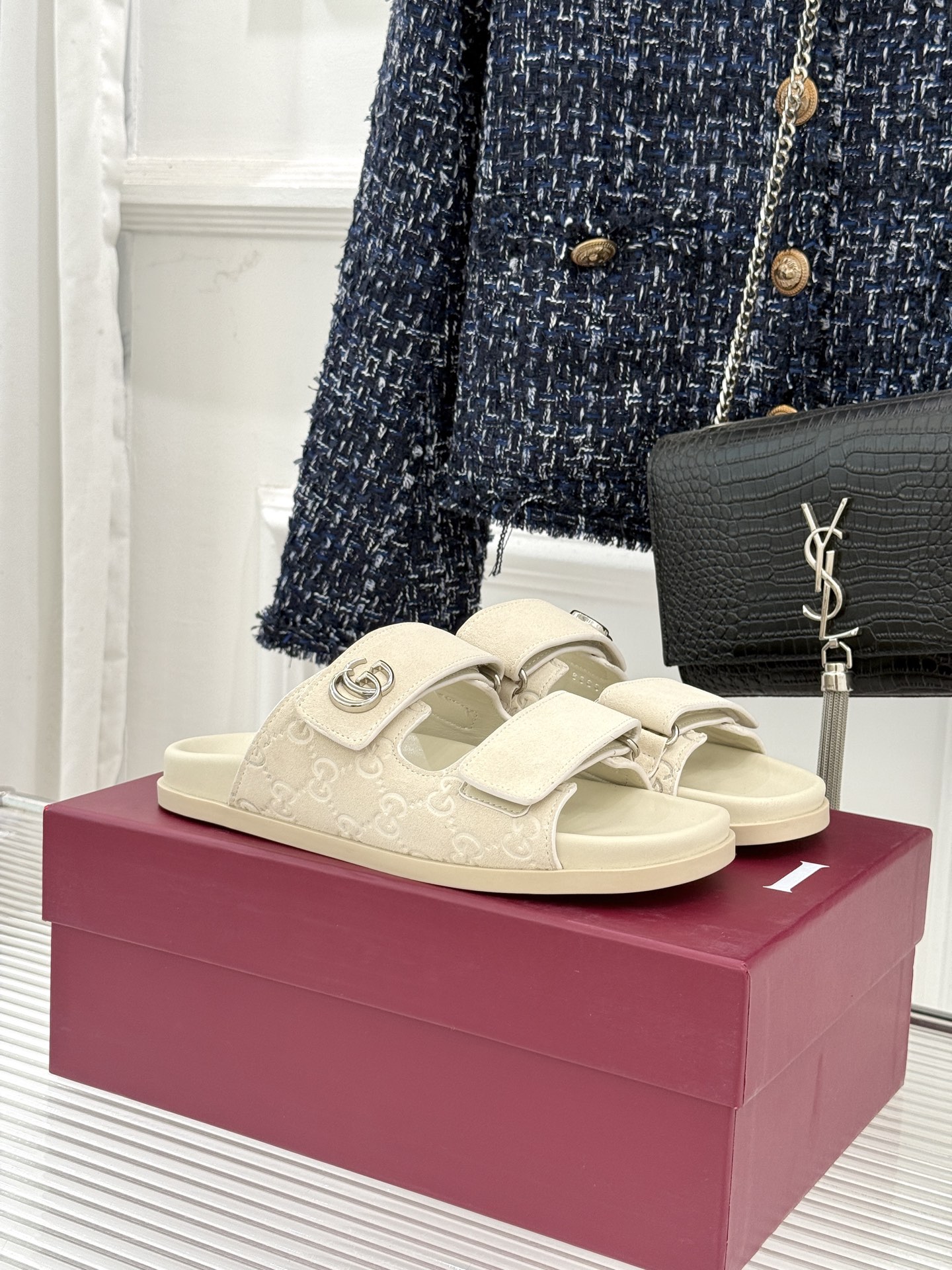 Gucci/古驰经典春夏新品双G扣沙滩魔术贴拖鞋夏天必备懒人福音鞋 谁穿谁美！很轻盈上脚意外的舒适 还不