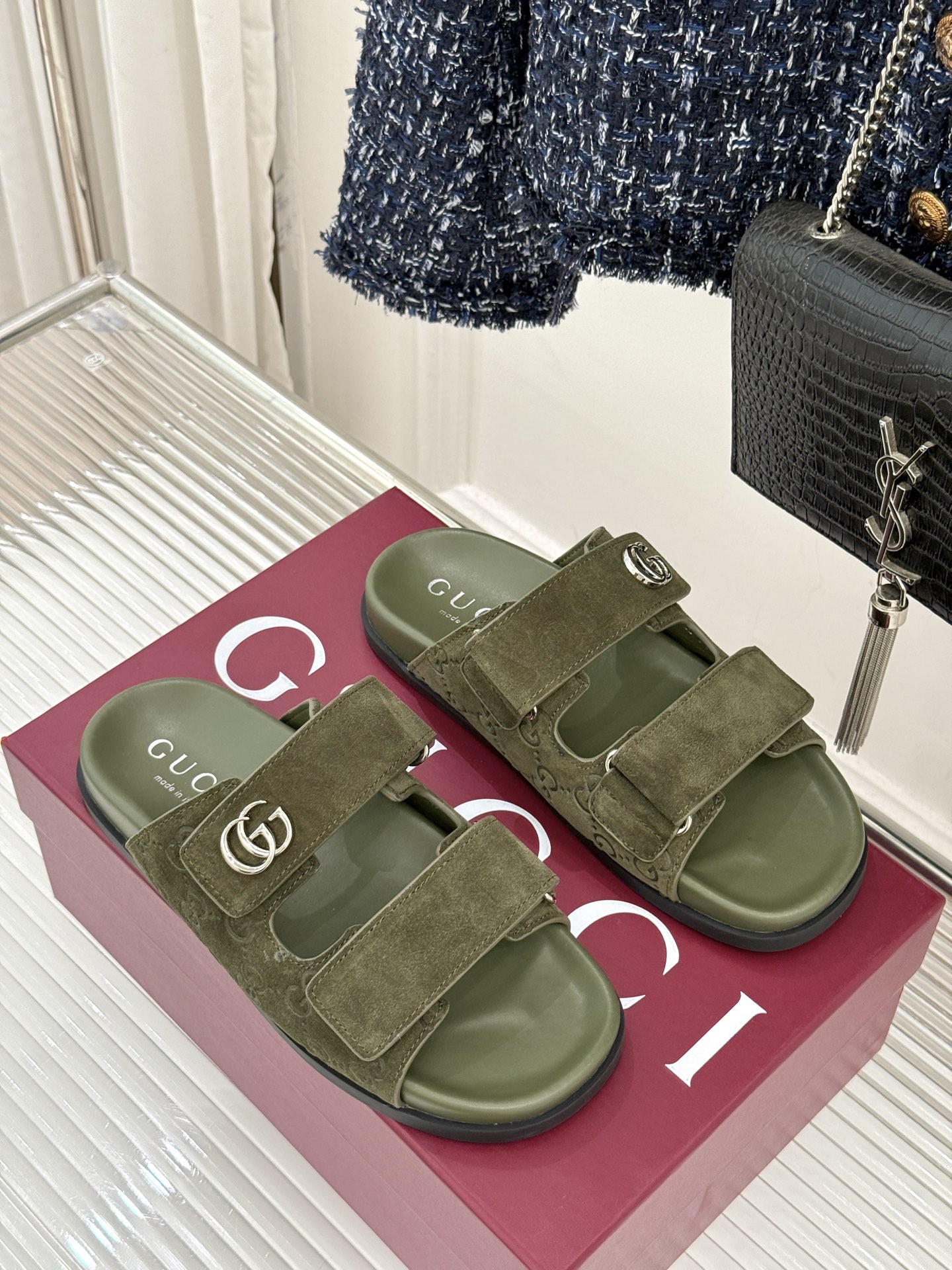 Gucci/古驰经典春夏新品双G扣沙滩魔术贴拖鞋夏天必备懒人福音鞋 谁穿谁美！很轻盈上脚意外的舒适 还不