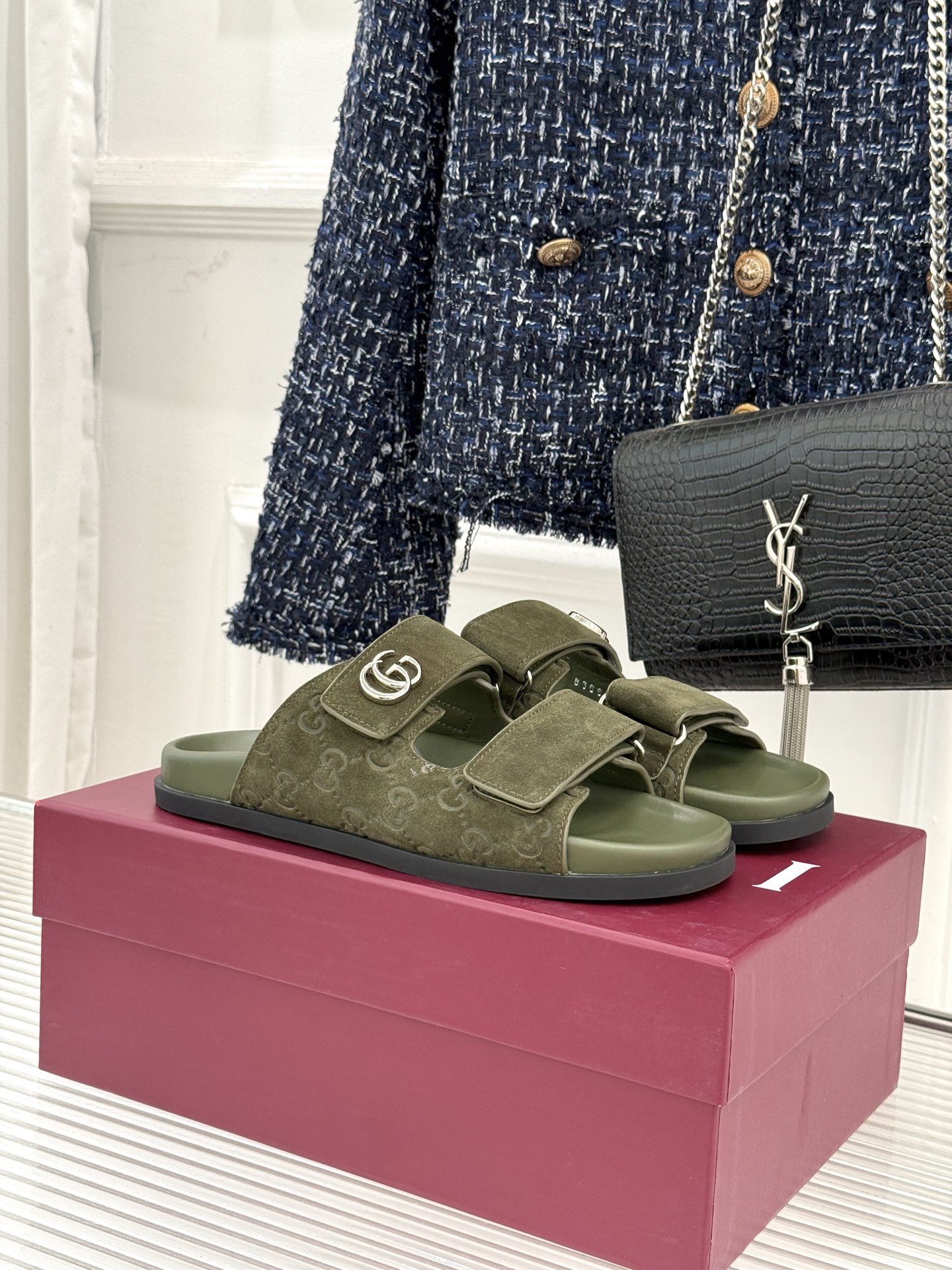 Gucci/古驰经典春夏新品双G扣沙滩魔术贴拖鞋夏天必备懒人福音鞋 谁穿谁美！很轻盈上脚意外的舒适 还不