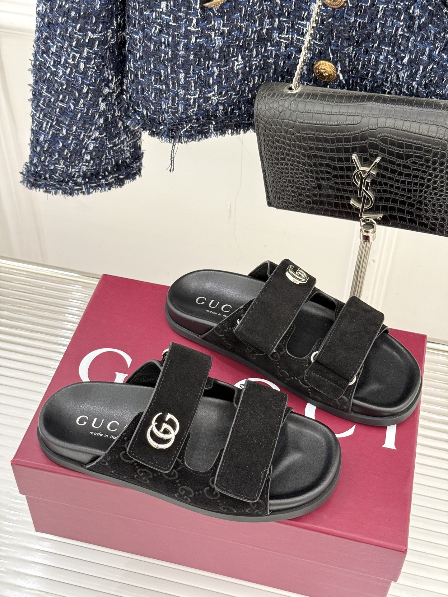Gucci/古驰经典春夏新品双G扣沙滩魔术贴拖鞋夏天必备懒人福音鞋 谁穿谁美！很轻盈上脚意外的舒适 还不