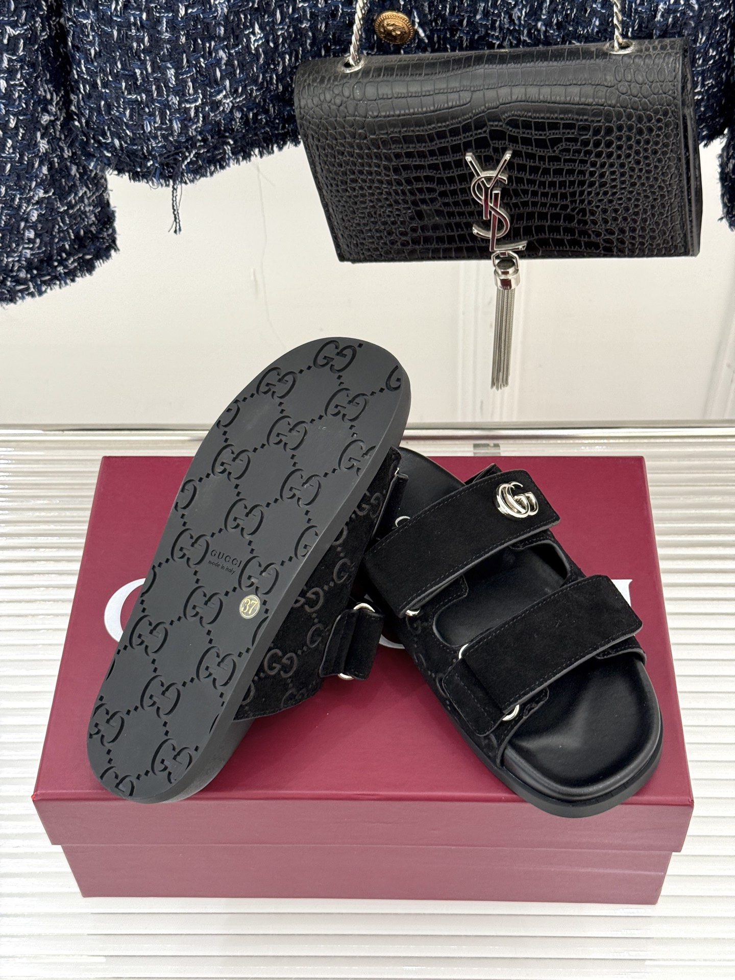 Gucci/古驰经典春夏新品双G扣沙滩魔术贴拖鞋夏天必备懒人福音鞋 谁穿谁美！很轻盈上脚意外的舒适 还不