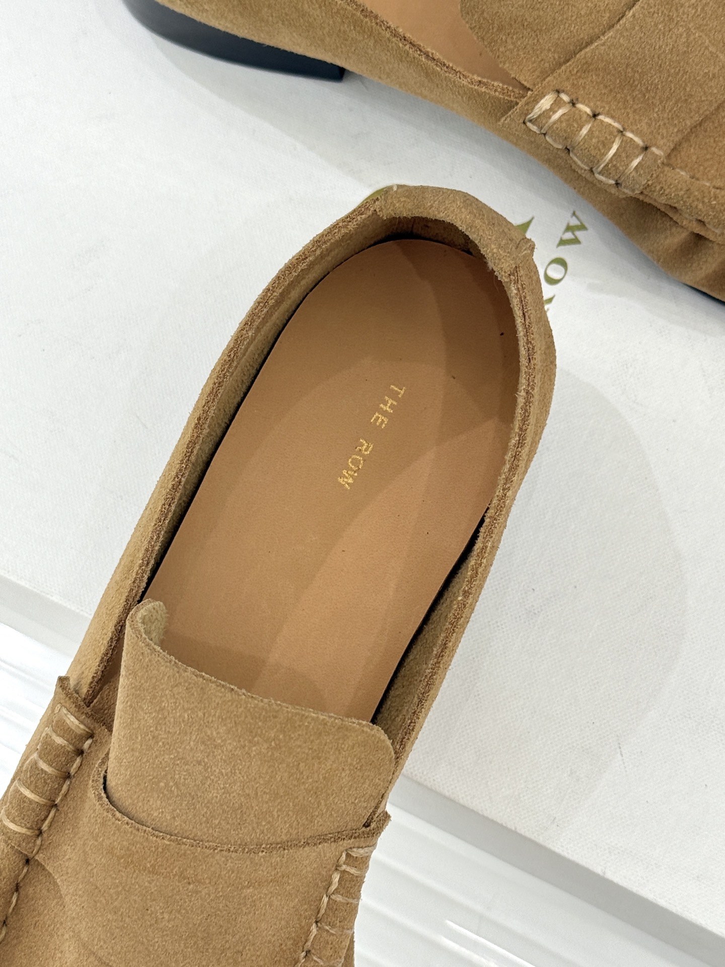 The Row 25WF新品复古乐福鞋这双乐福鞋简直是极简美学的典范！方头设计利落大气 又修饰脚型完美平