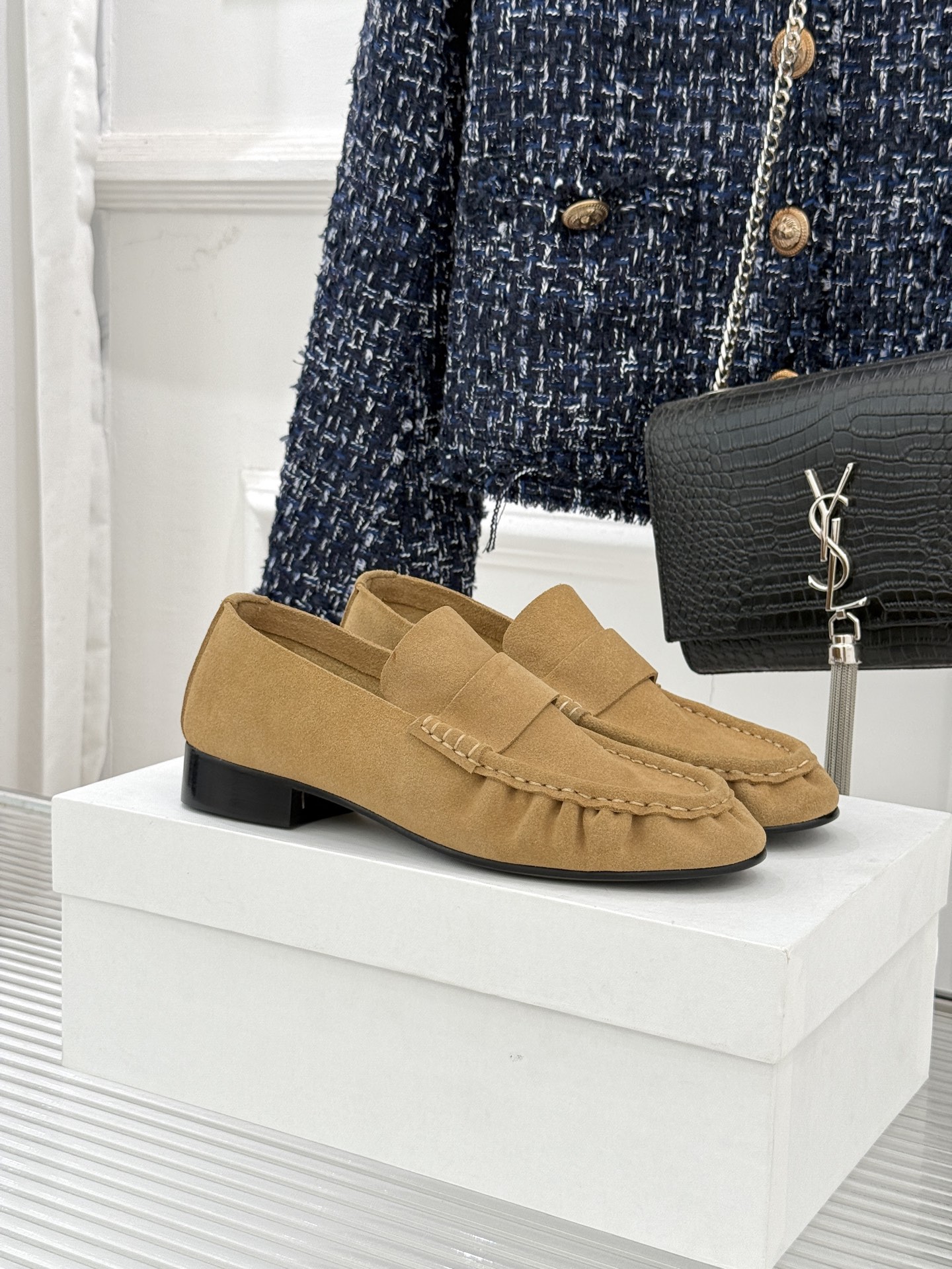 The Row 25WF新品复古乐福鞋这双乐福鞋简直是极简美学的典范！方头设计利落大气 又修饰脚型完美平