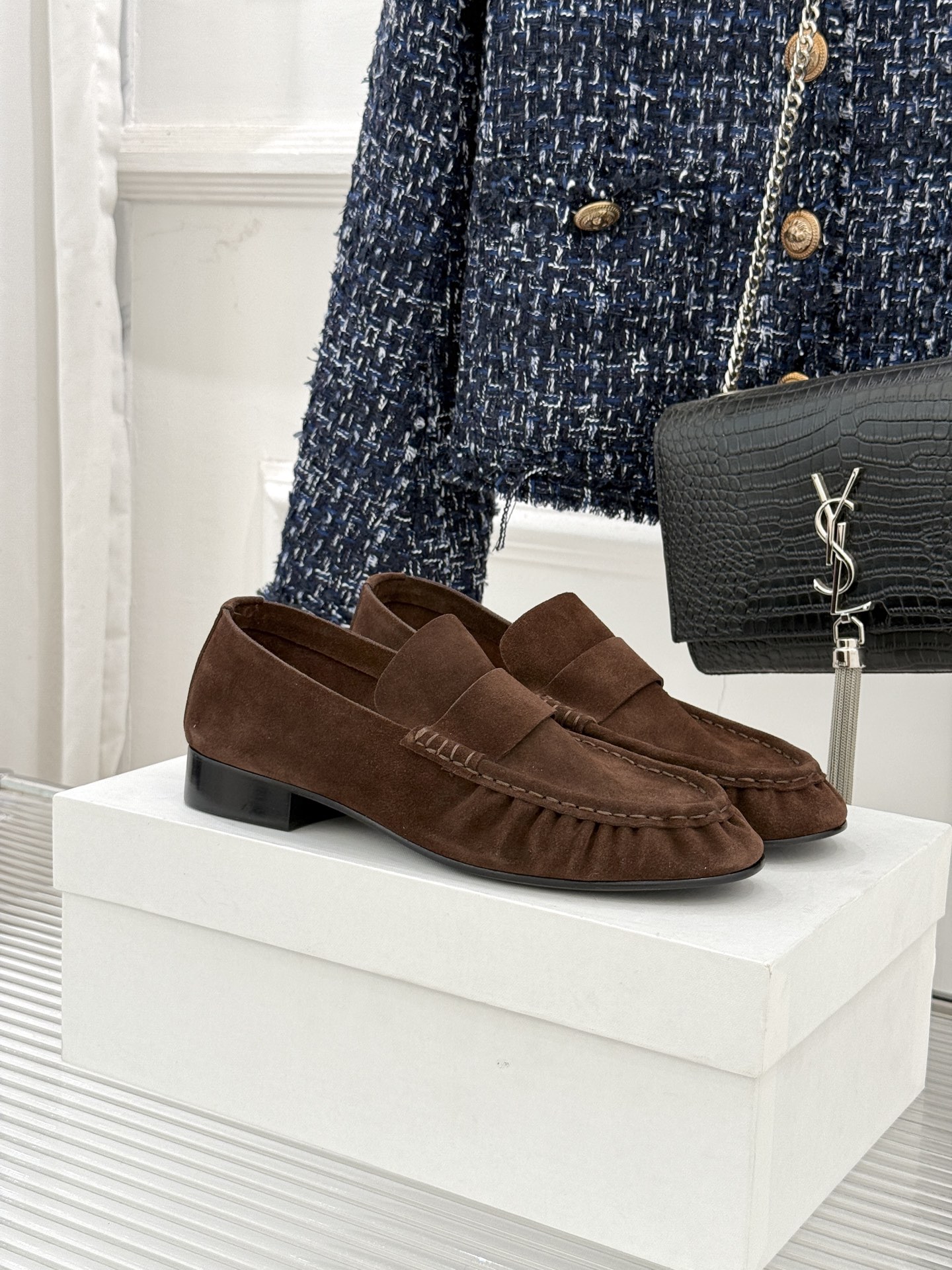 The Row 25WF新品复古乐福鞋这双乐福鞋简直是极简美学的典范！方头设计利落大气 又修饰脚型完美平