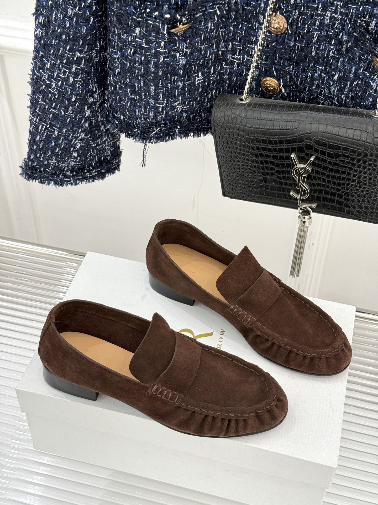 The Row 25WF新品复古乐福鞋这双乐福鞋简直是极简美学的典范！方头设计利落大气 又修饰脚型完美平