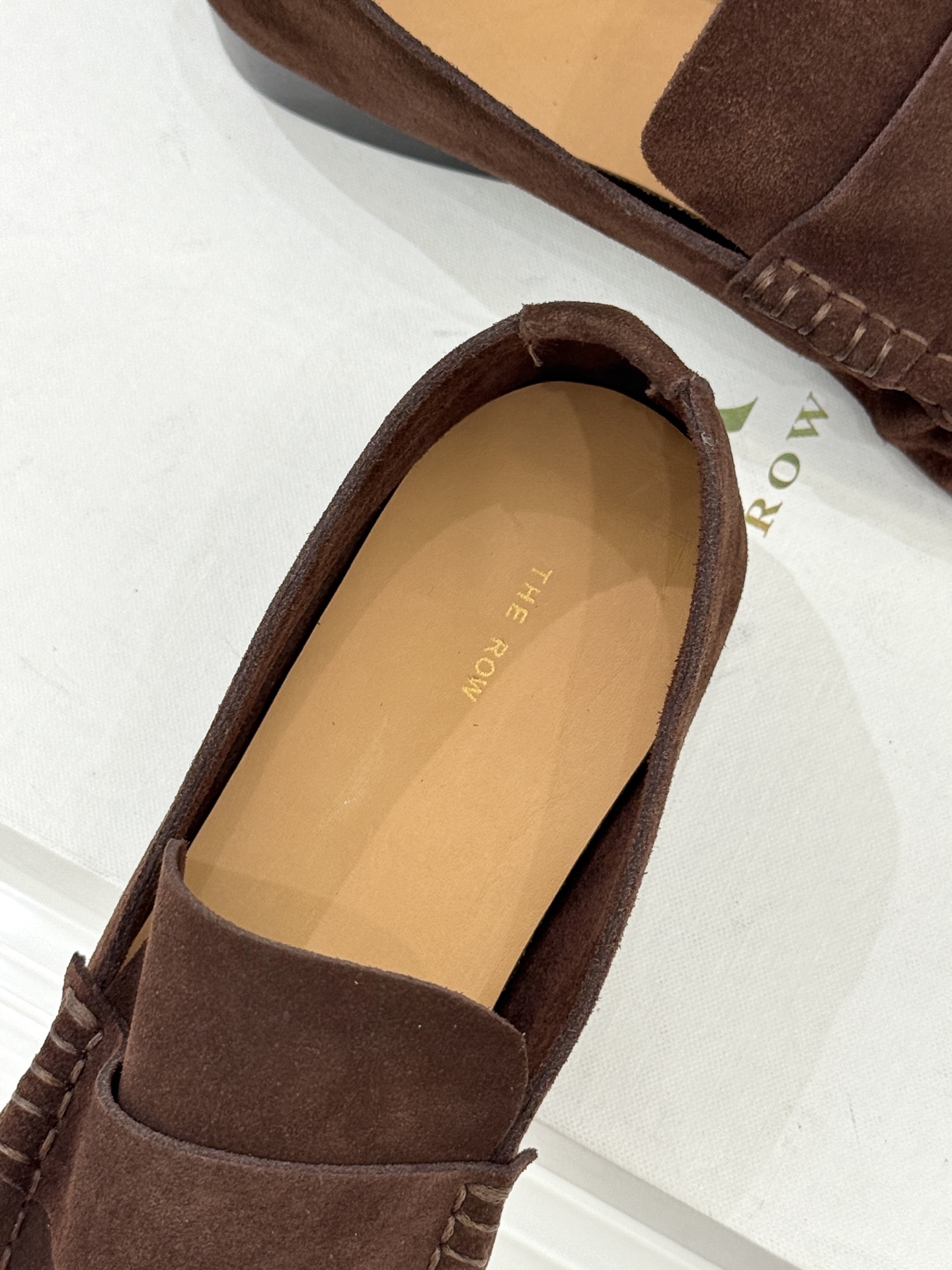 The Row 25WF新品复古乐福鞋这双乐福鞋简直是极简美学的典范！方头设计利落大气 又修饰脚型完美平