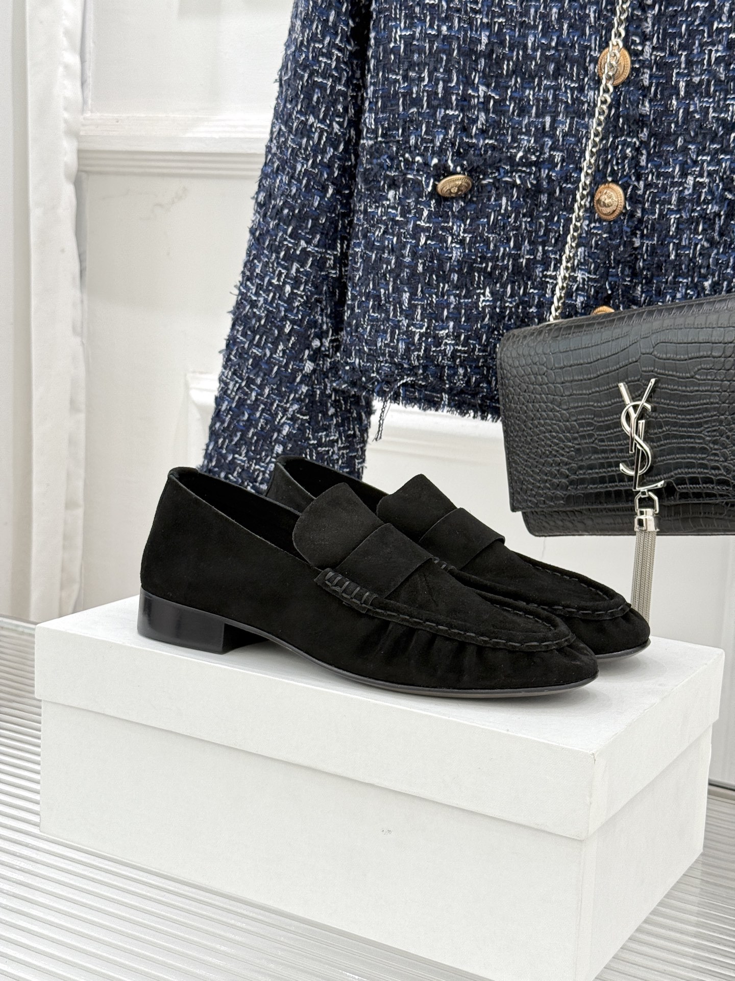 The Row 25WF新品复古乐福鞋这双乐福鞋简直是极简美学的典范！方头设计利落大气 又修饰脚型完美平