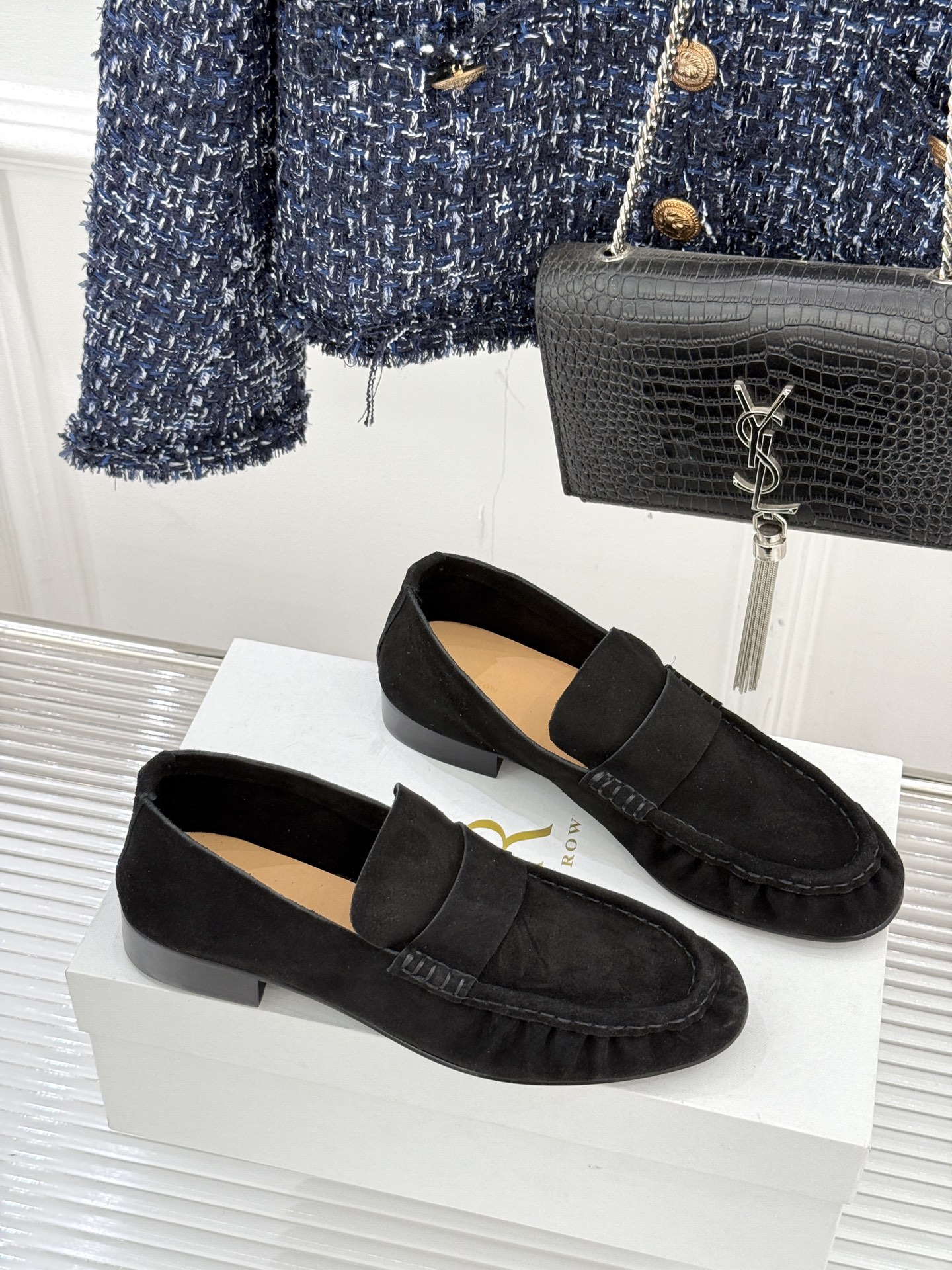 The Row 25WF新品复古乐福鞋这双乐福鞋简直是极简美学的典范！方头设计利落大气 又修饰脚型完美平