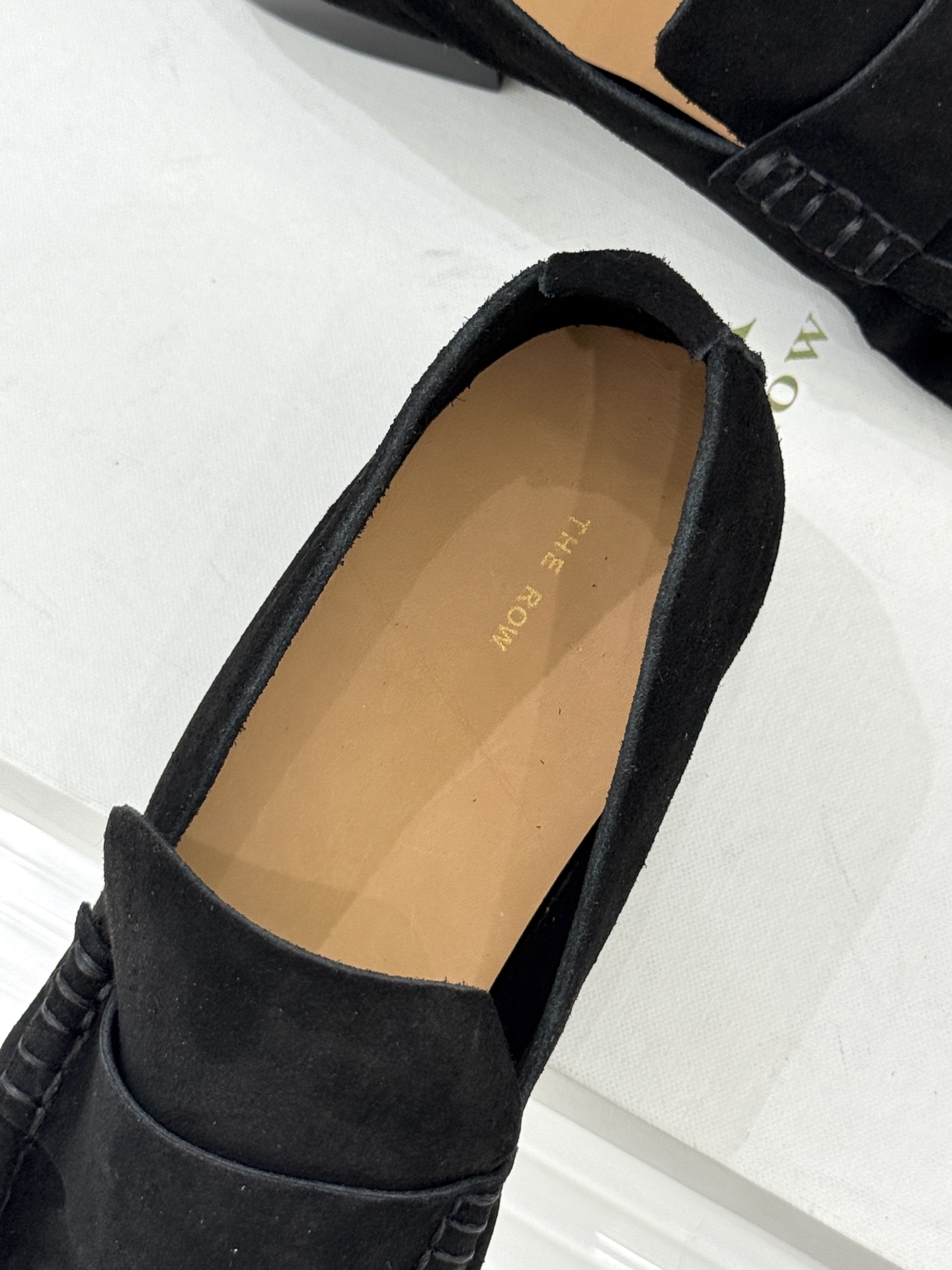 The Row 25WF新品复古乐福鞋这双乐福鞋简直是极简美学的典范！方头设计利落大气 又修饰脚型完美平