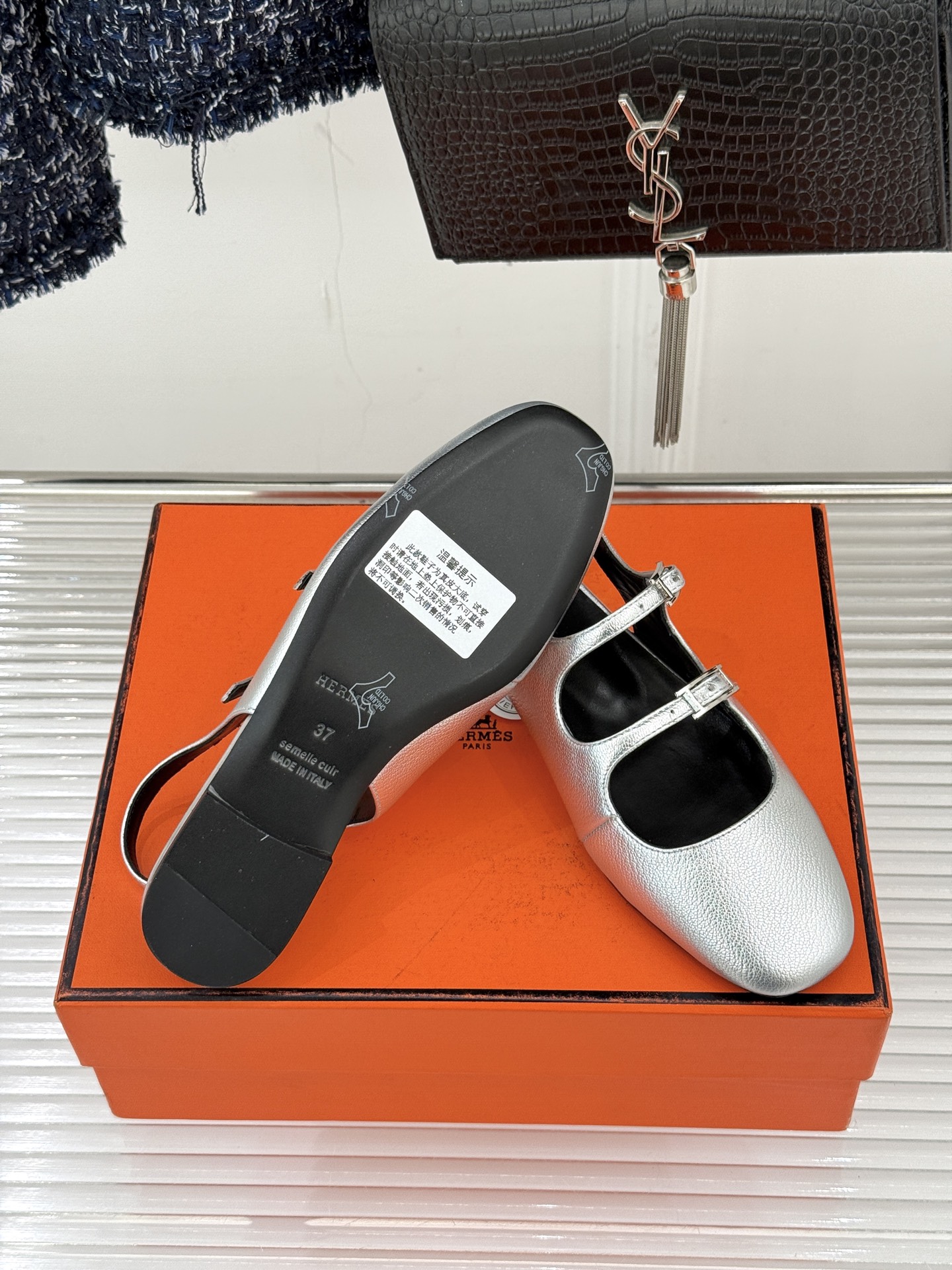 （配原版飞机盒）Hermès/爱马仕经典复古后空平底凉鞋今年夏天H家的凉鞋成功在时尚圈杀疯了入手之后我只