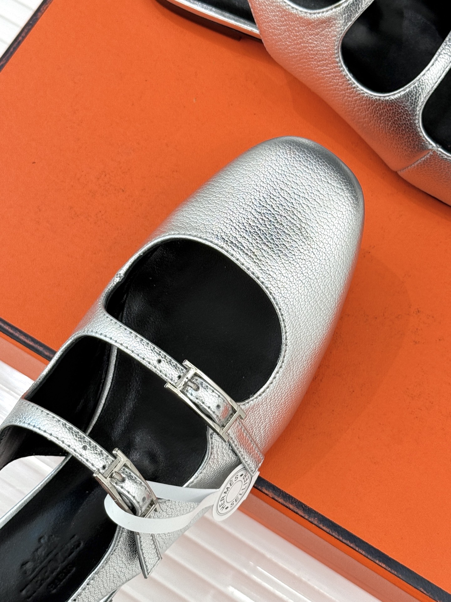 （配原版飞机盒）Hermès/爱马仕经典复古后空平底凉鞋今年夏天H家的凉鞋成功在时尚圈杀疯了入手之后我只