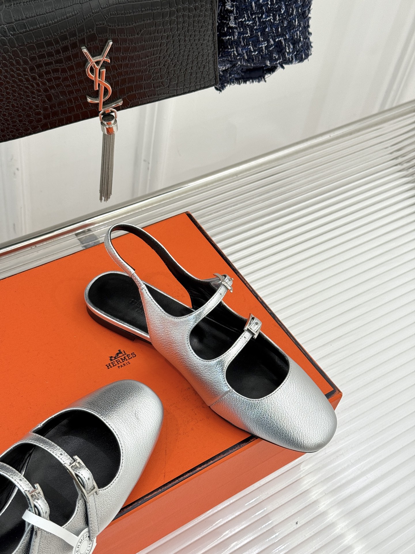 （配原版飞机盒）Hermès/爱马仕经典复古后空平底凉鞋今年夏天H家的凉鞋成功在时尚圈杀疯了入手之后我只