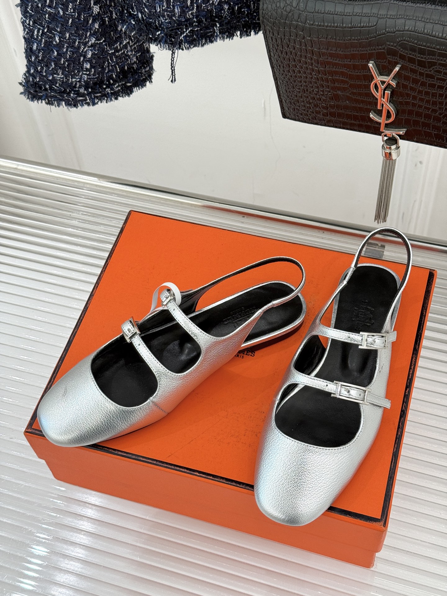 （配原版飞机盒）Hermès/爱马仕经典复古后空平底凉鞋今年夏天H家的凉鞋成功在时尚圈杀疯了入手之后我只