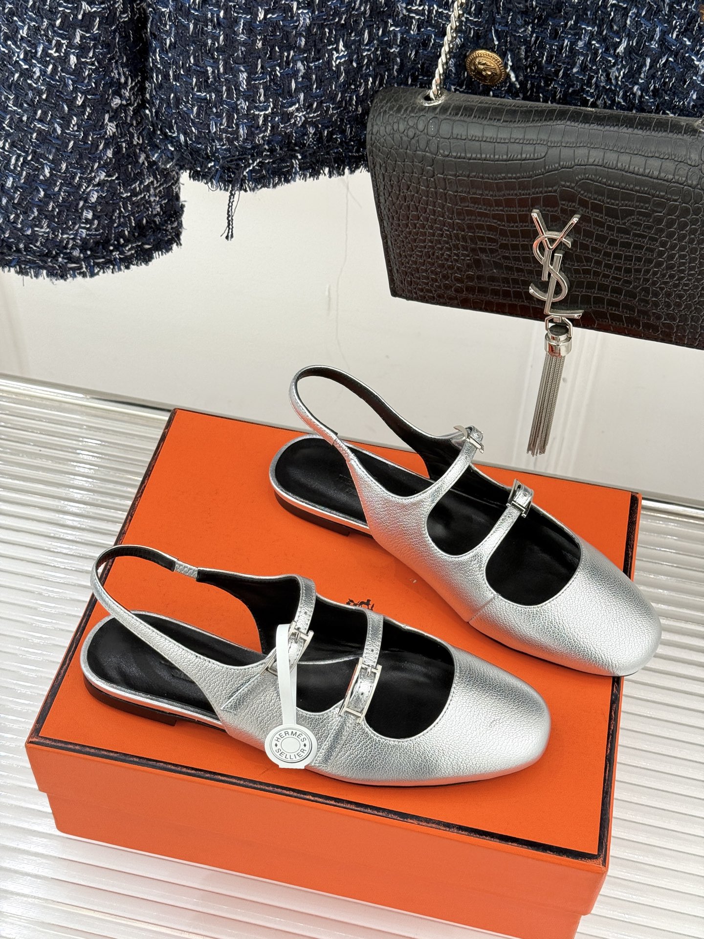 （配原版飞机盒）Hermès/爱马仕经典复古后空平底凉鞋今年夏天H家的凉鞋成功在时尚圈杀疯了入手之后我只