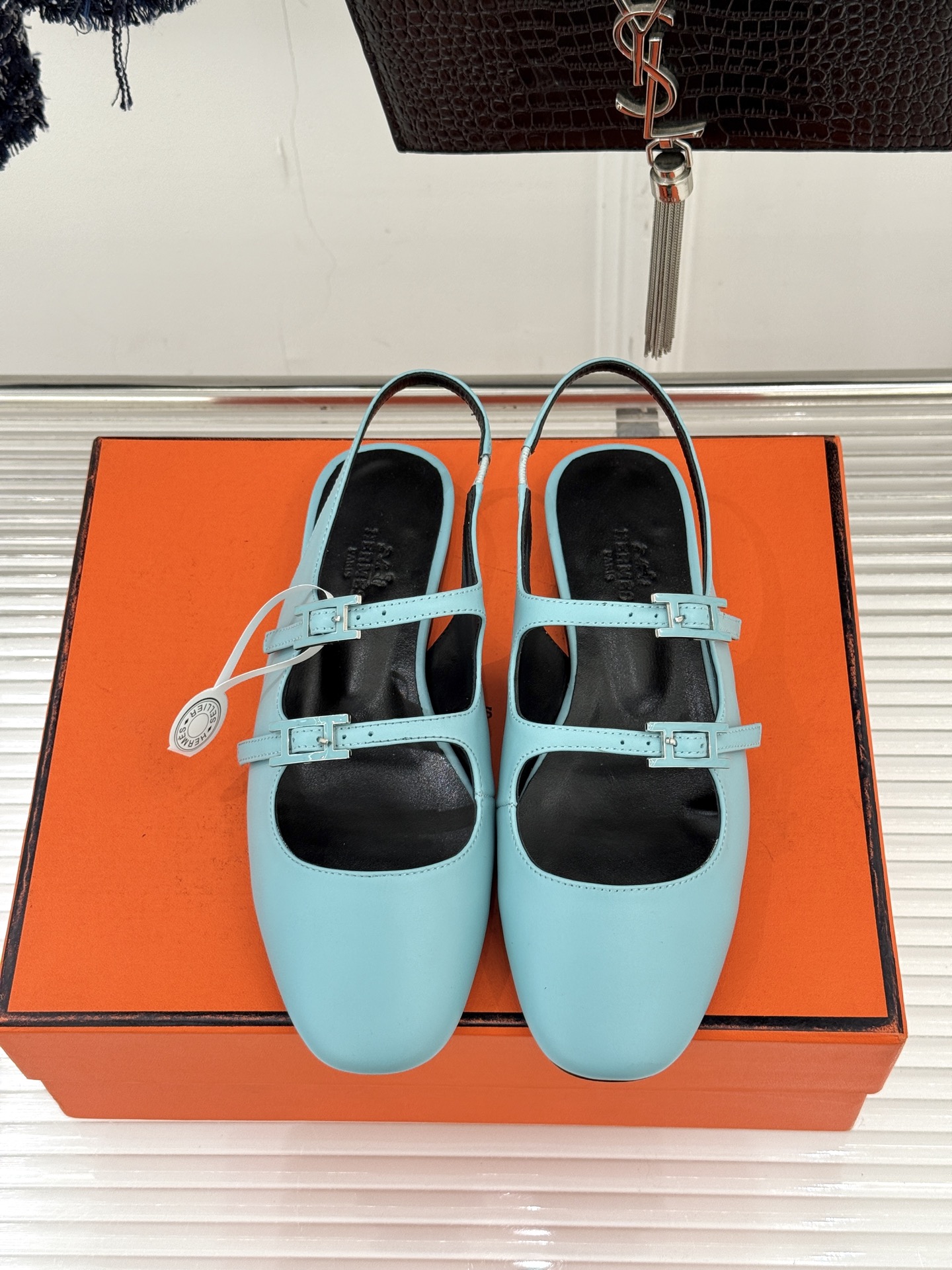 （配原版飞机盒）Hermès/爱马仕经典复古后空平底凉鞋今年夏天H家的凉鞋成功在时尚圈杀疯了入手之后我只