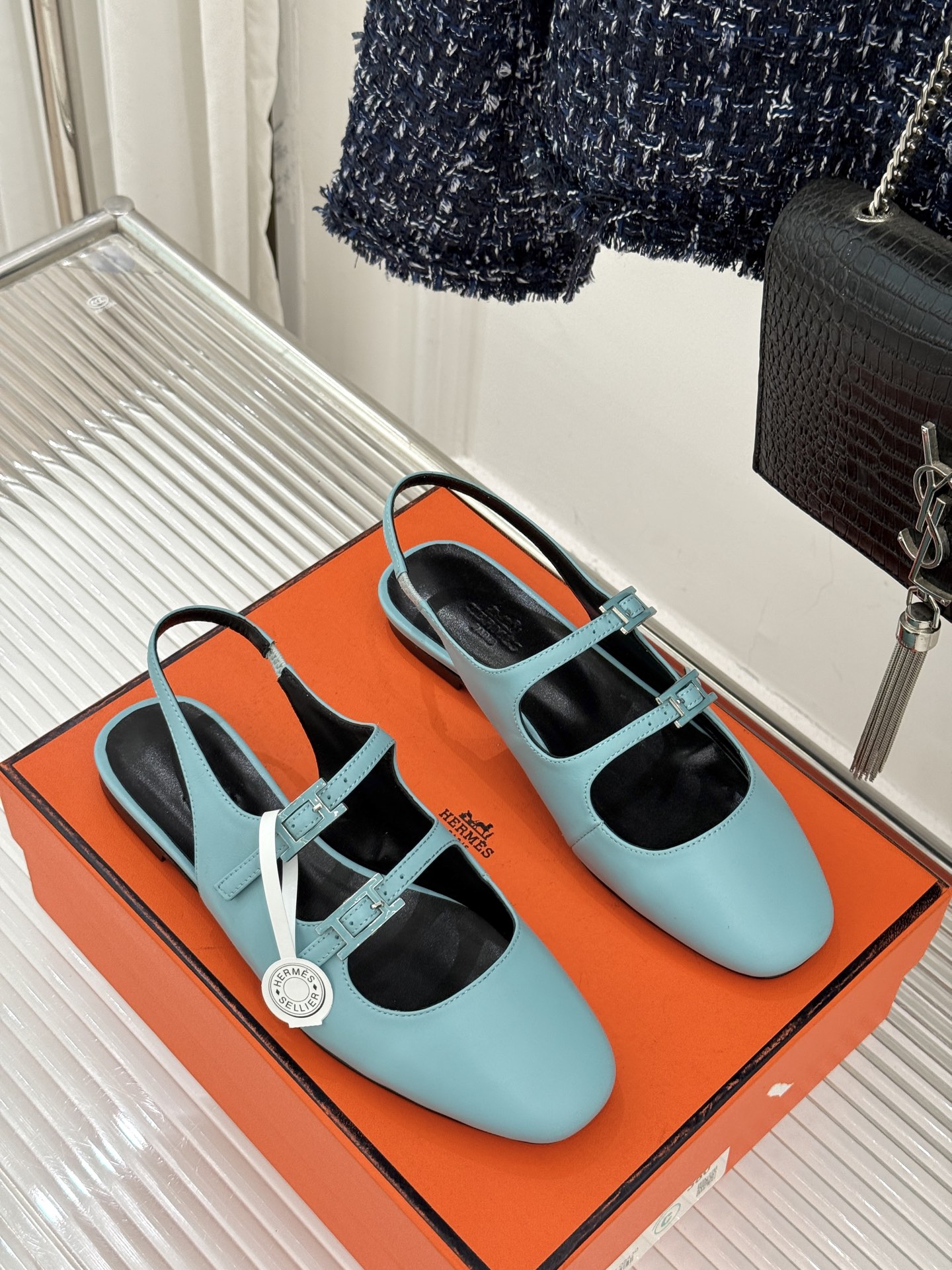 （配原版飞机盒）Hermès/爱马仕经典复古后空平底凉鞋今年夏天H家的凉鞋成功在时尚圈杀疯了入手之后我只