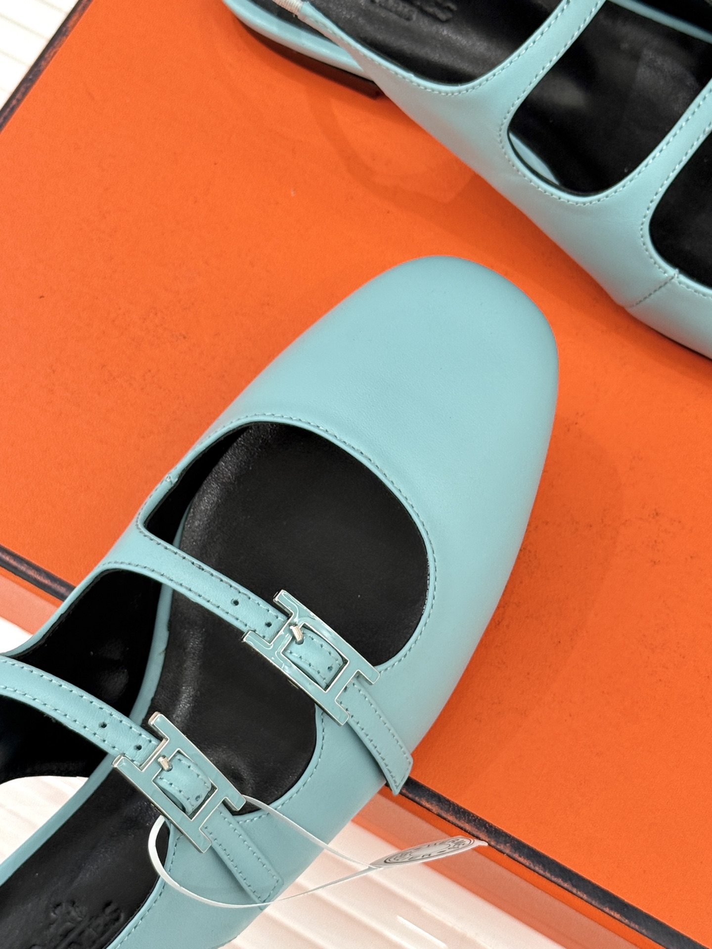 （配原版飞机盒）Hermès/爱马仕经典复古后空平底凉鞋今年夏天H家的凉鞋成功在时尚圈杀疯了入手之后我只