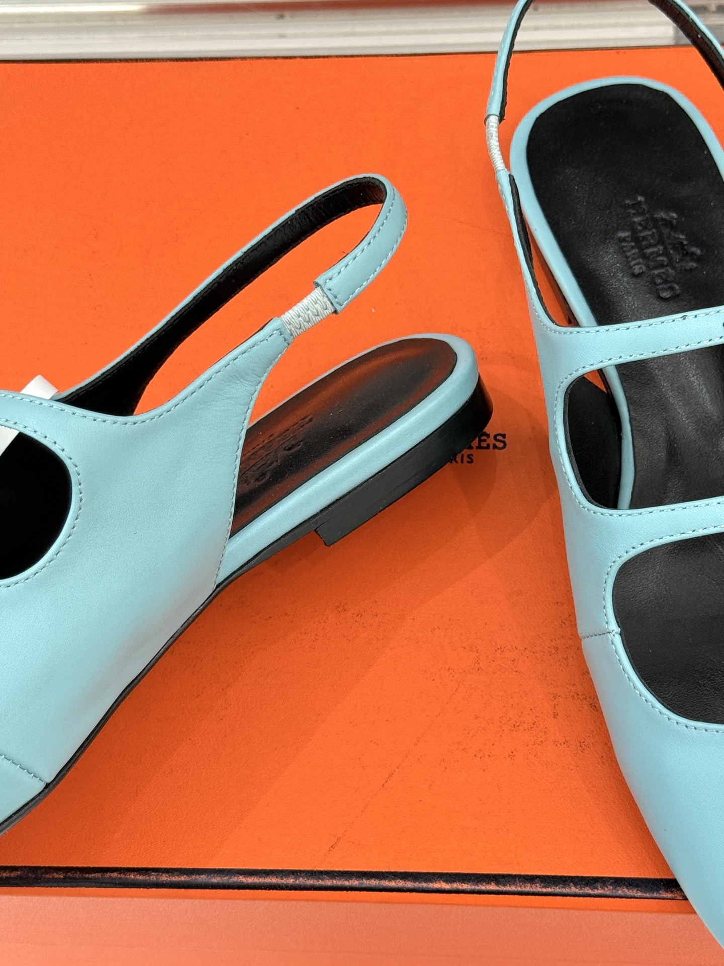 （配原版飞机盒）Hermès/爱马仕经典复古后空平底凉鞋今年夏天H家的凉鞋成功在时尚圈杀疯了入手之后我只