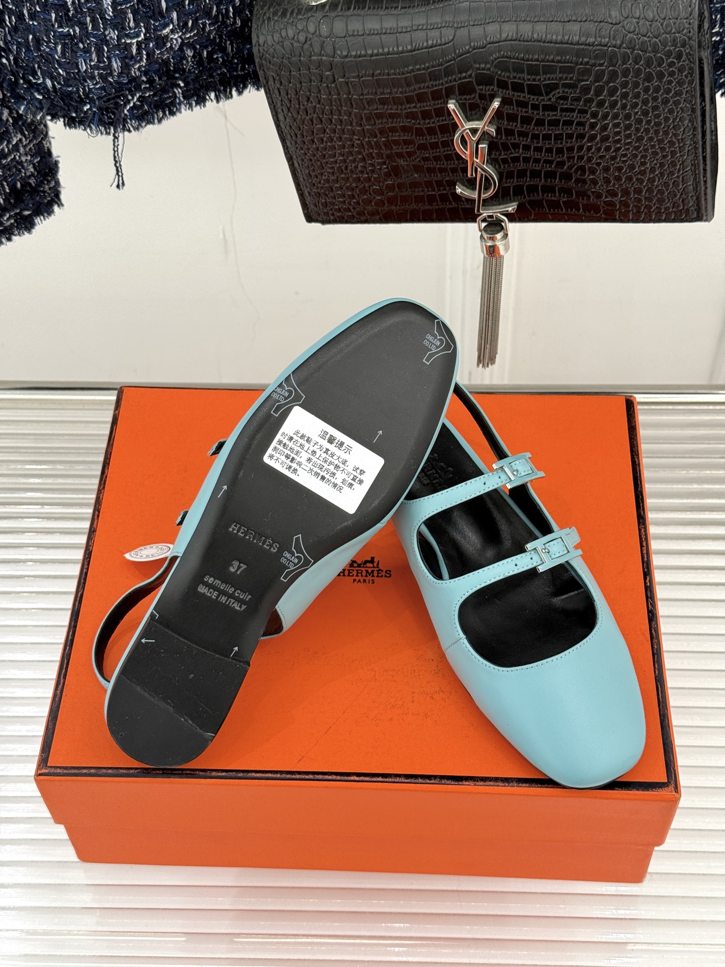 （配原版飞机盒）Hermès/爱马仕经典复古后空平底凉鞋今年夏天H家的凉鞋成功在时尚圈杀疯了入手之后我只